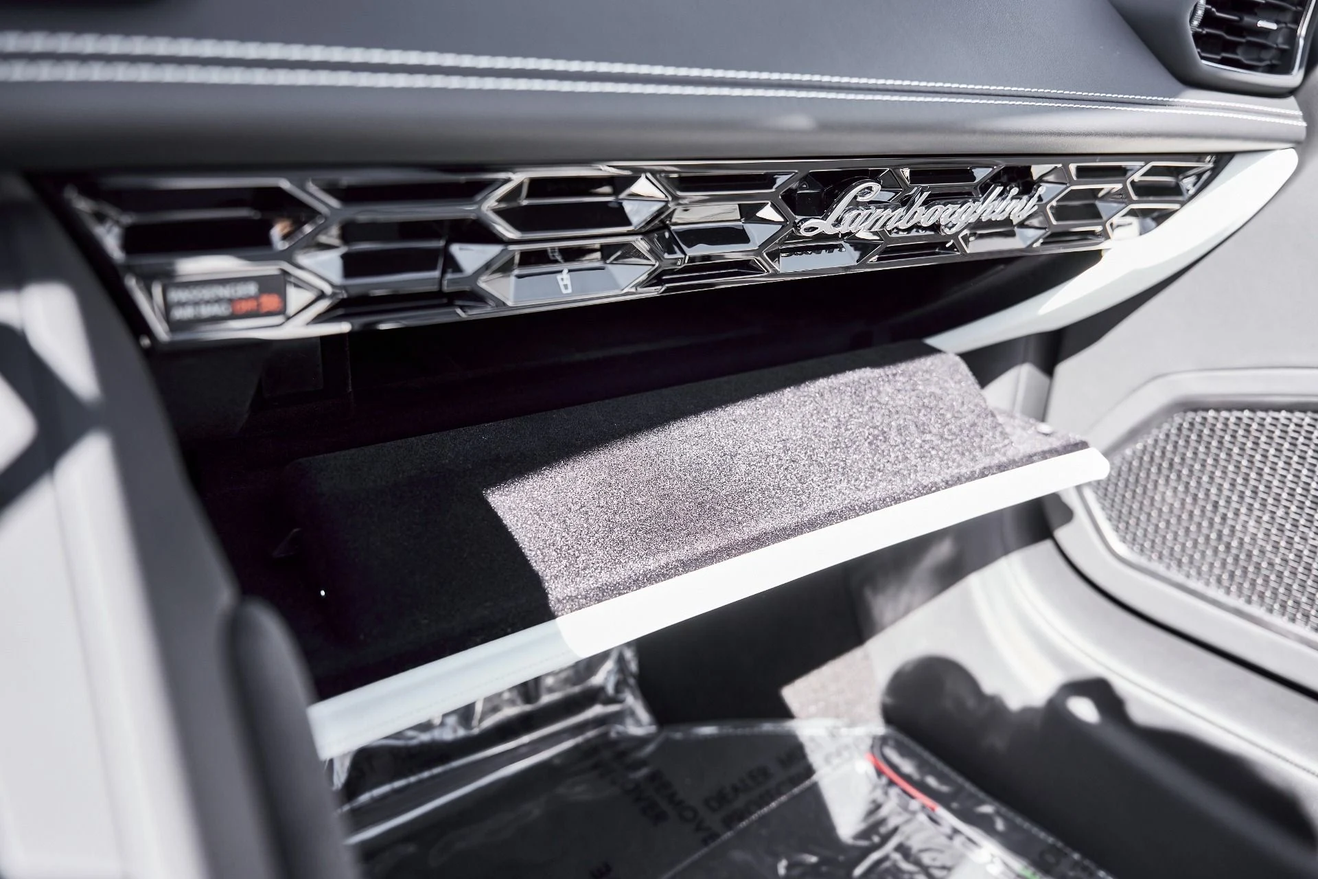 mph074_3528212592_Used_2024_Lamborghini_Huracan_EVO_Base_1771467085_d67972e67f