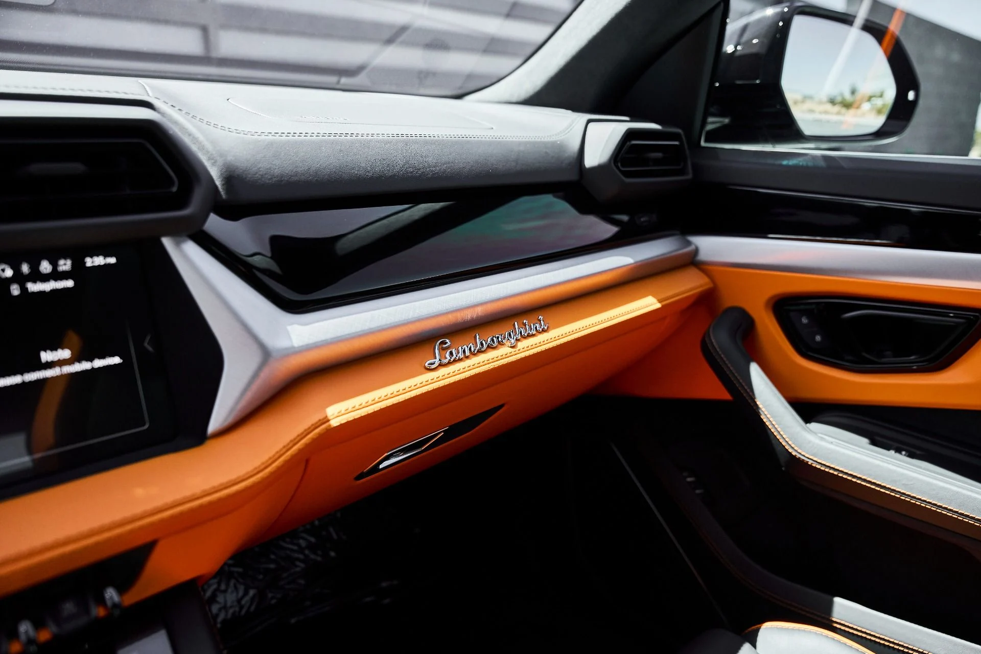 mph074_3550133626_Used_2025_Lamborghini_Urus_SE_1779992092_bf2744a20d