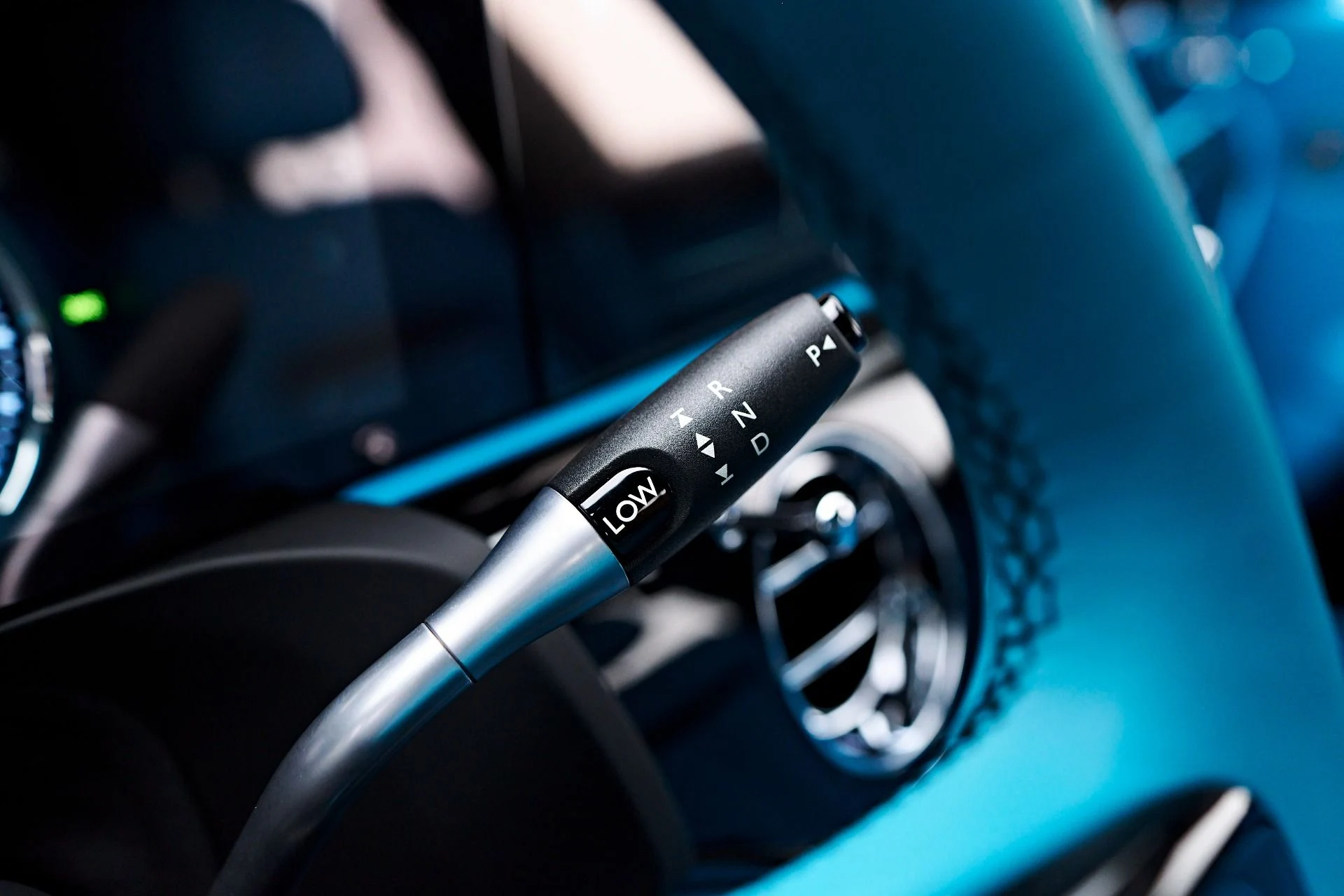 mph074_3551934977_Used_2024_Rolls_Royce_Ghost_Base_1755131984_cc9504ff45