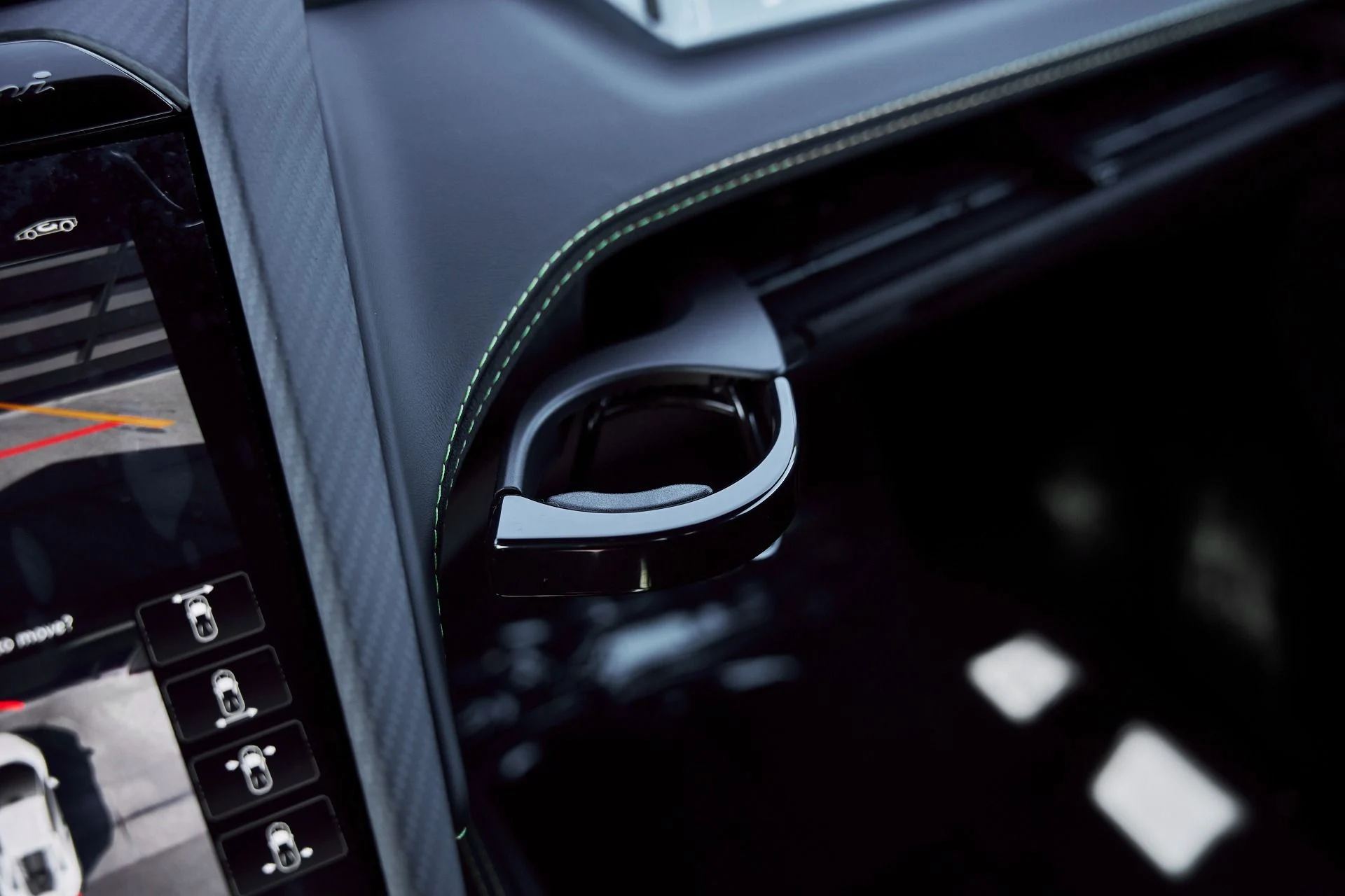 mph074_3776220625_Used_2025_Lamborghini_Revuelto_Base_1769824562_fe29b56316