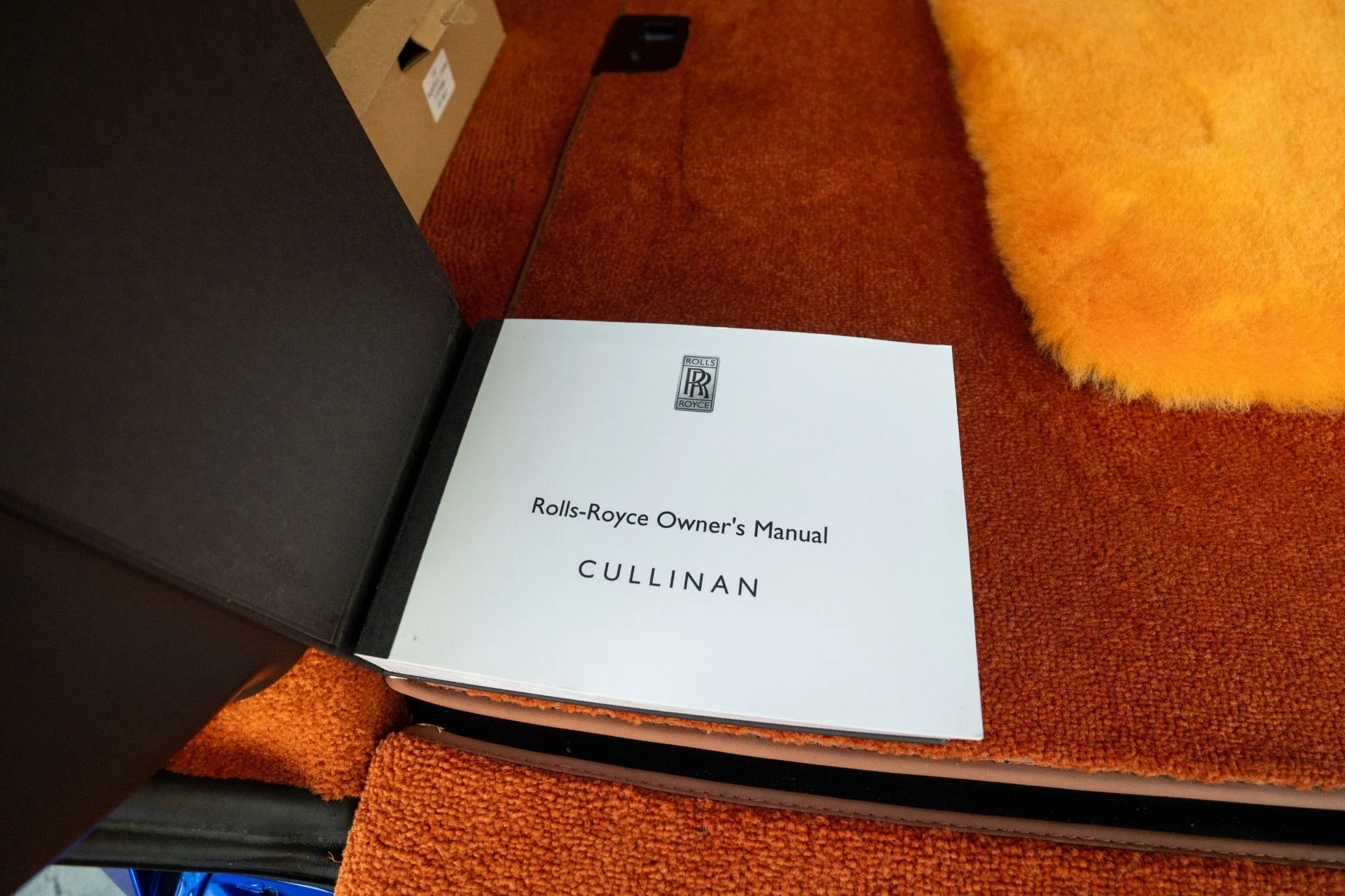 mph074_3790702897_Used_2019_Rolls_Royce_Cullinan_1764189669_ff62549be3