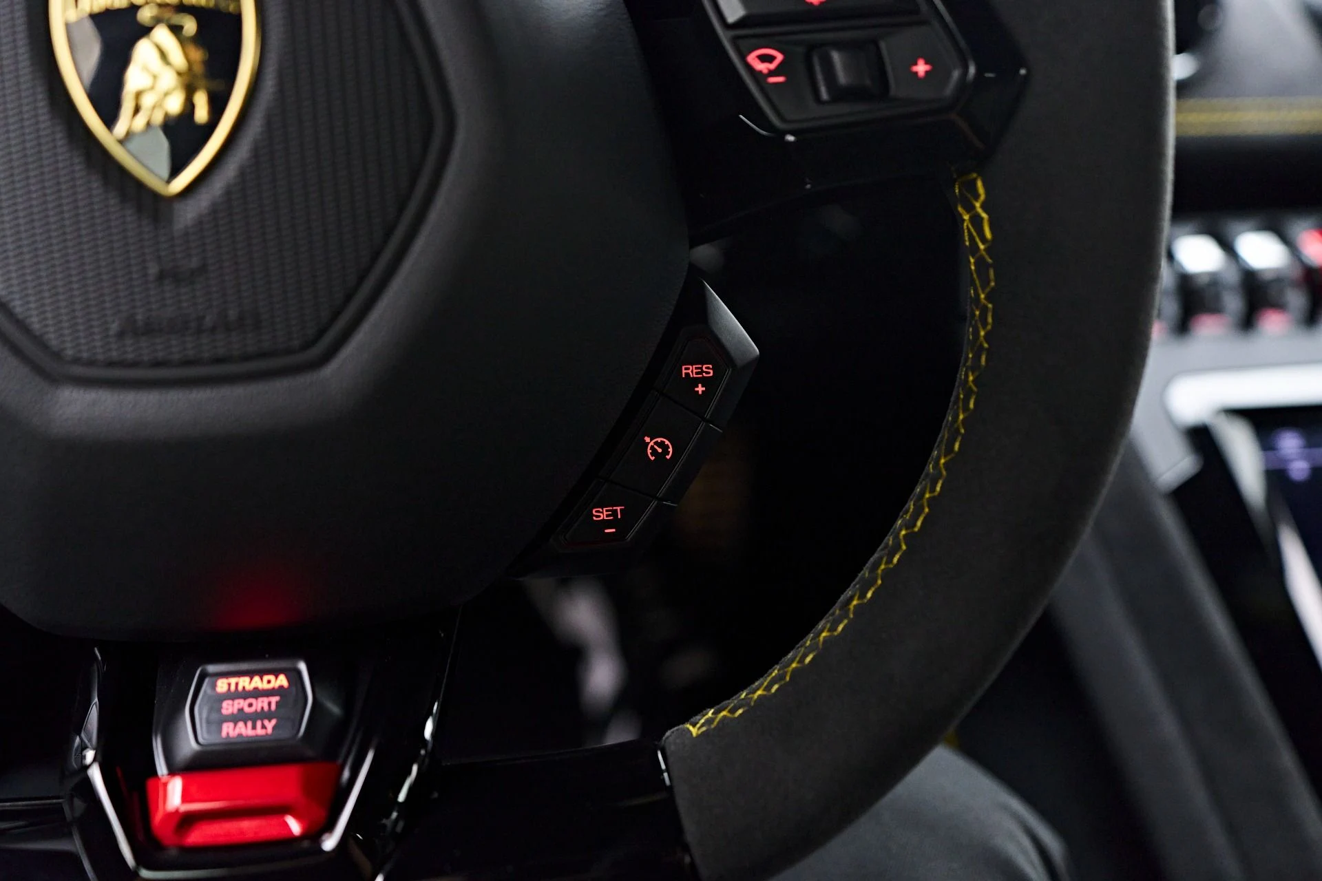mph074_3806190181_Used_2023_Lamborghini_Huracan_Sterrato_Base_1750900090_5361cafd1a