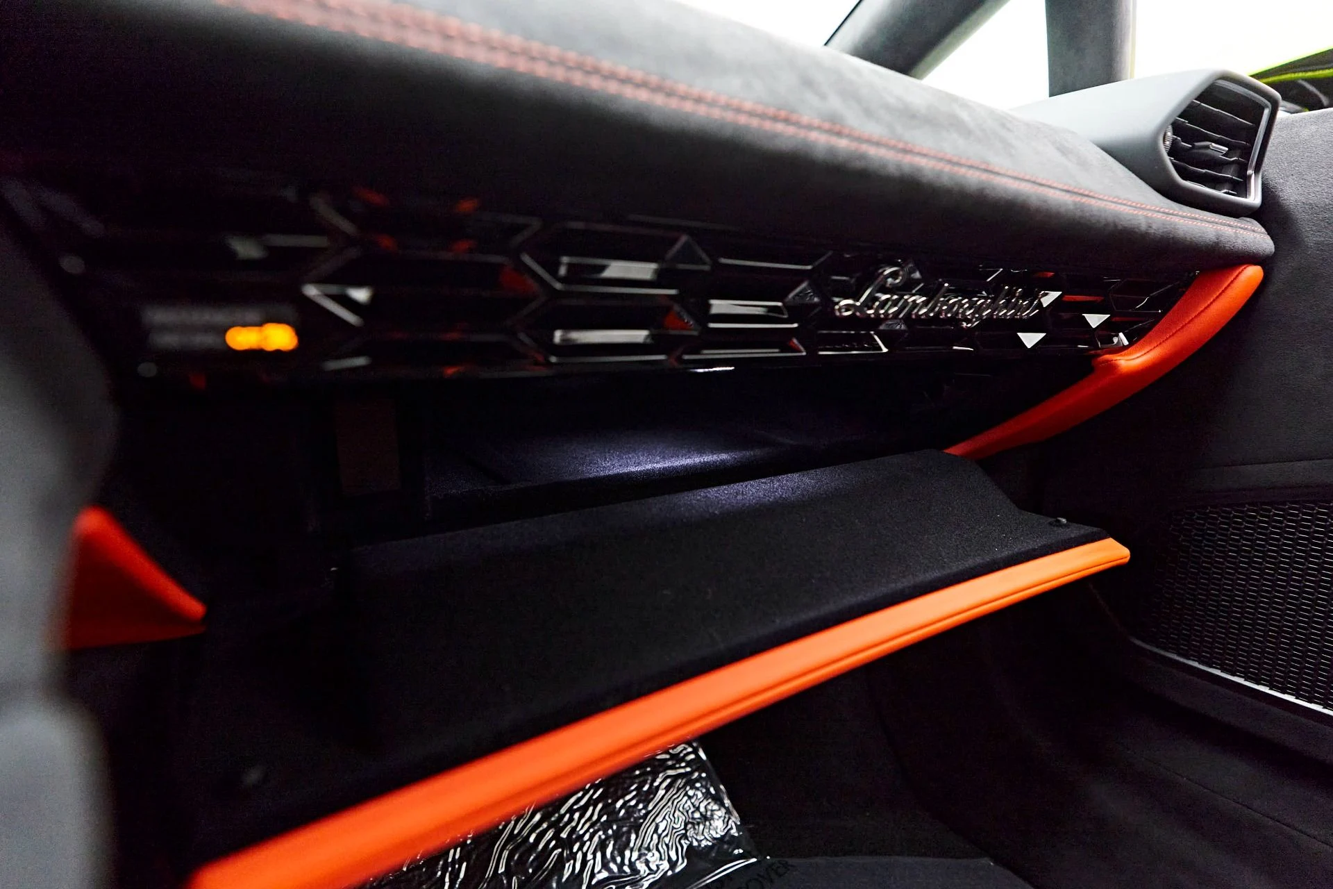 mph074_3814711391_Used_2023_Lamborghini_Huracan_Tecnica_Base_1715640571_8c6e742cdf