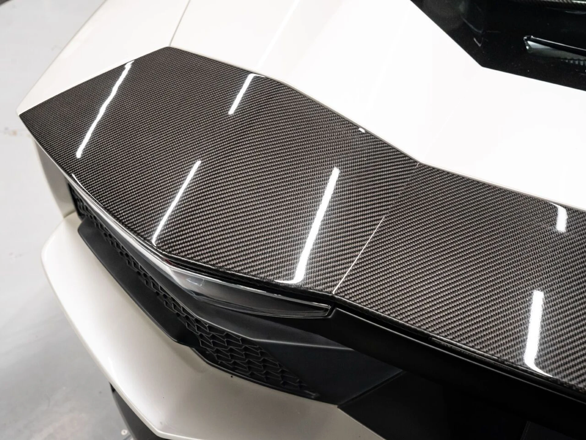 mph074_3934350833_lamborghini_aventador_2017_21a3e9b187