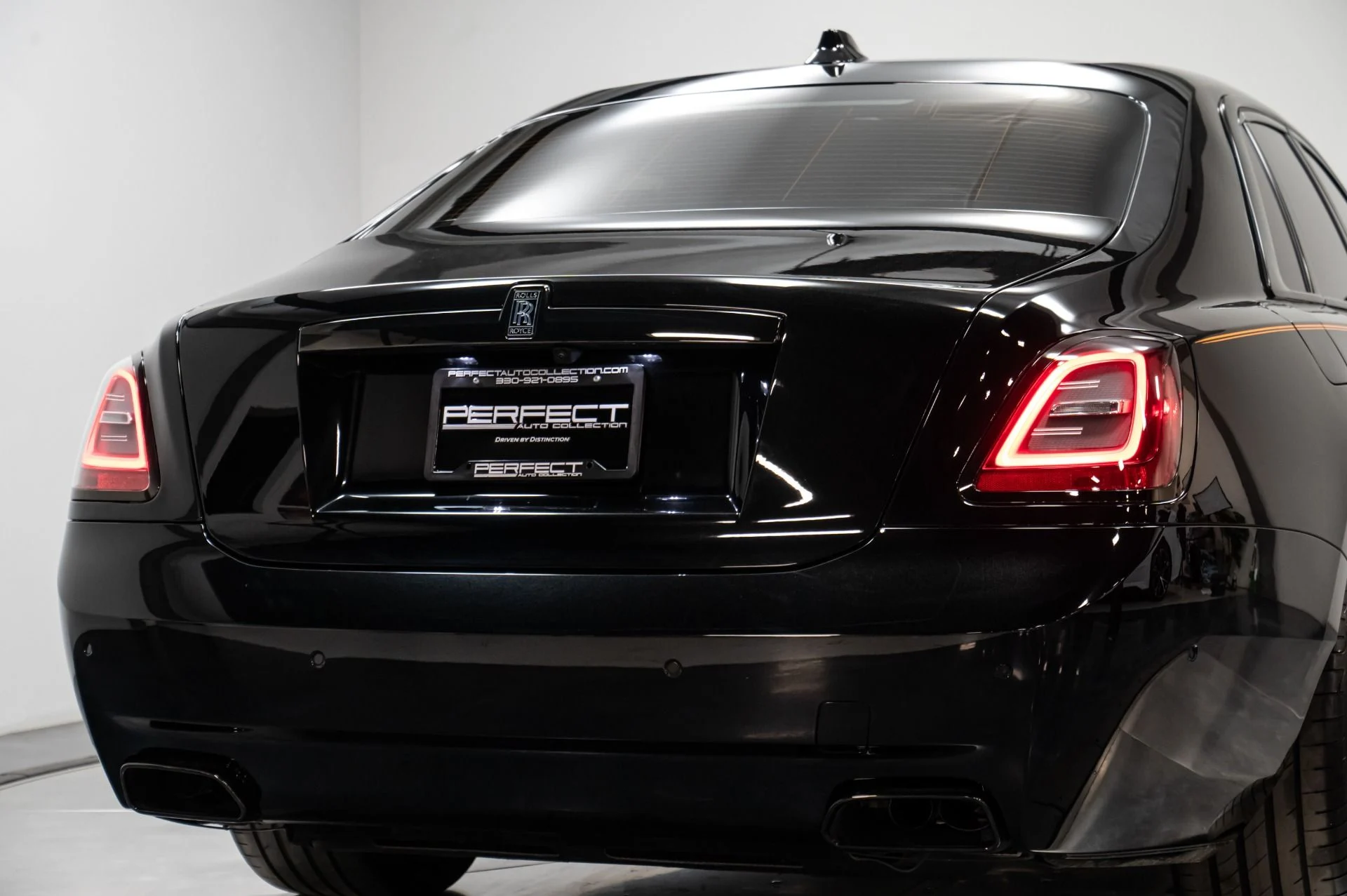 mph074_4085728143_Used_2022_Rolls_Royce_Ghost_Black_Badge_1743548096_2186676913