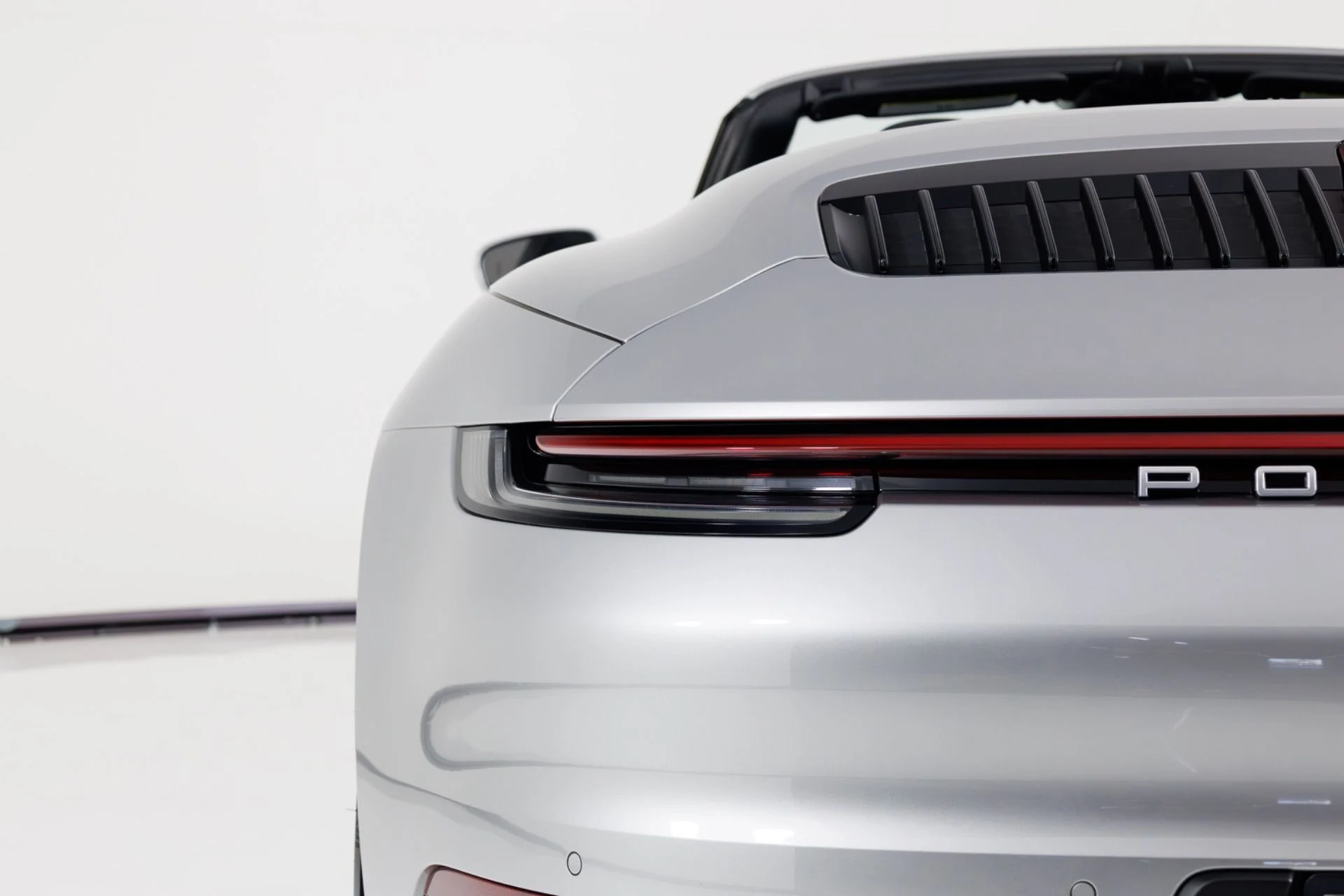 mph074_4144496460_Used_2022_Porsche_911_Carrera_1773941203_1ecffc899e