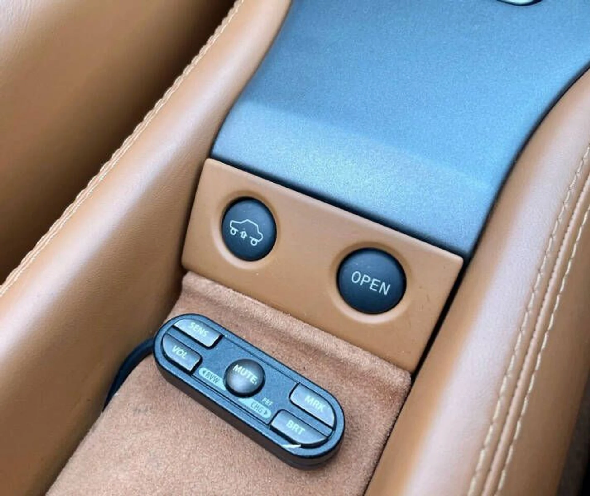 mph074_4174939771_2013_ferrari_458_spider_base_2dr_convertible_ae8eb77fb8