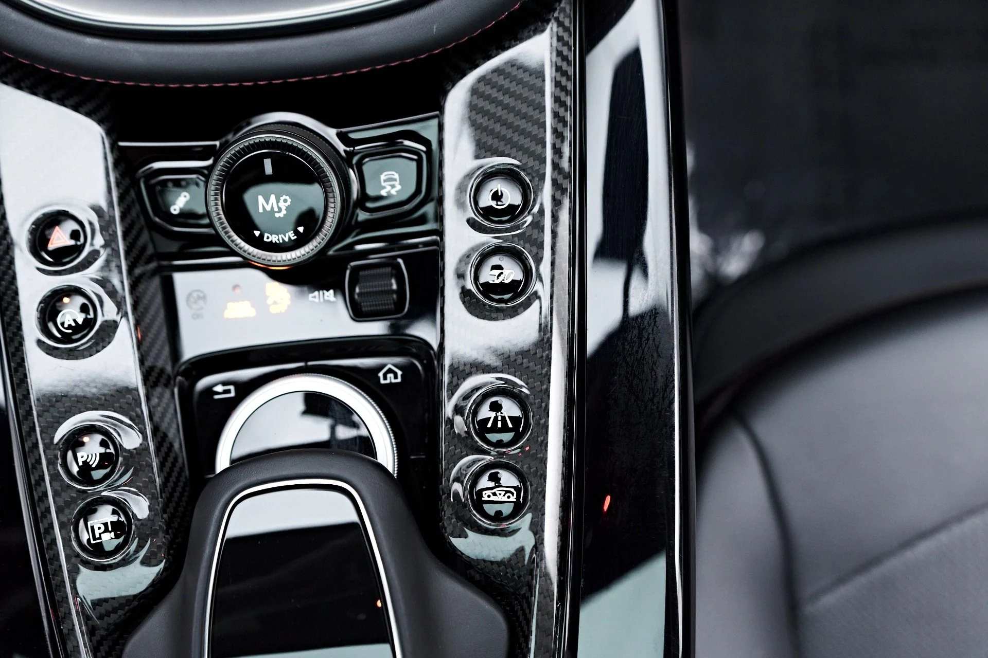 mph074_4184164652_Used_2023_Aston_Martin_DBX_707_1754786768_454d2e1718