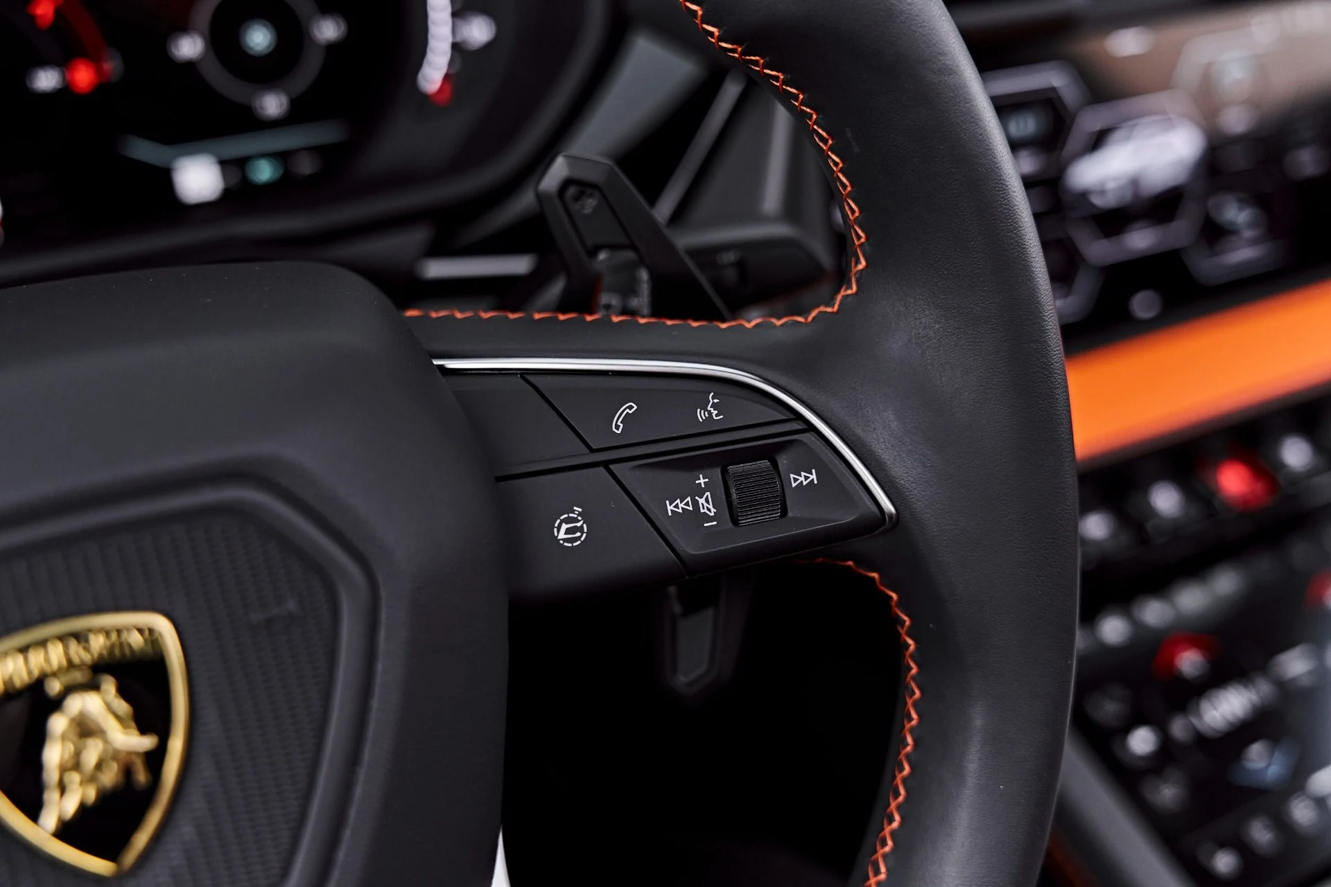 mph074_4192039544_Used_2025_Lamborghini_Urus_SE_1788282782_eec178e88e