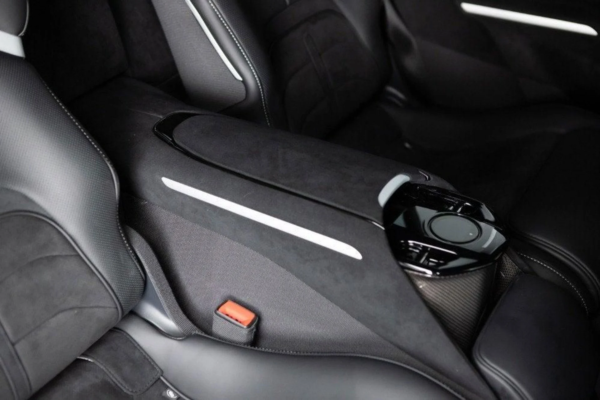 mph074_4267473843_Used_2025_Ferrari_Purosangue_1777382844_b28b89106c