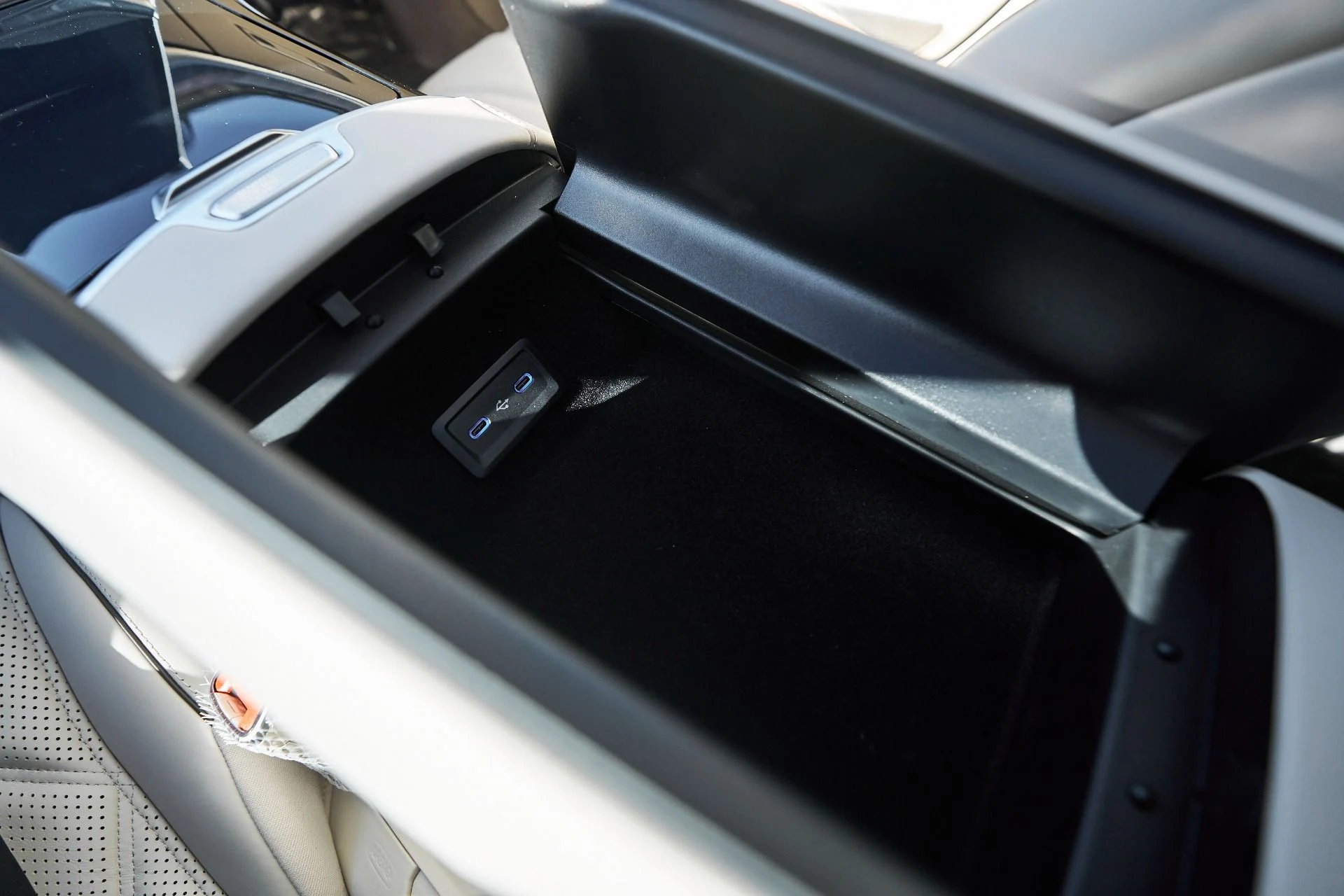 mph074_4274926162_Used_2025_Mercedes_Benz_S_Class_Maybach_S_680_1761611171_83de6fa856