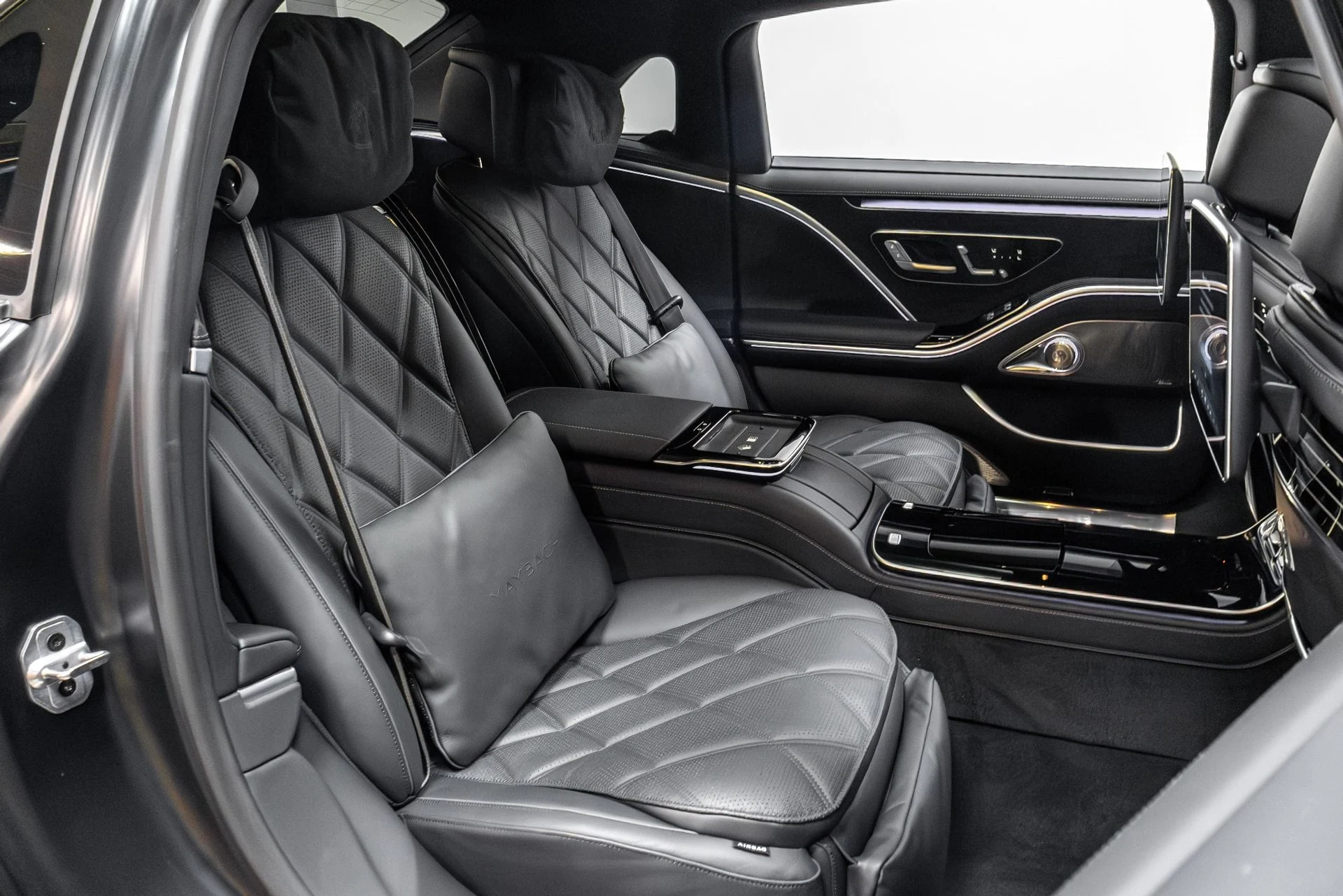 mph074_722992100_Used_2024_Mercedes_Benz_S_Class_Maybach_S_680_4_MATIC_1764625509_33260f54c7