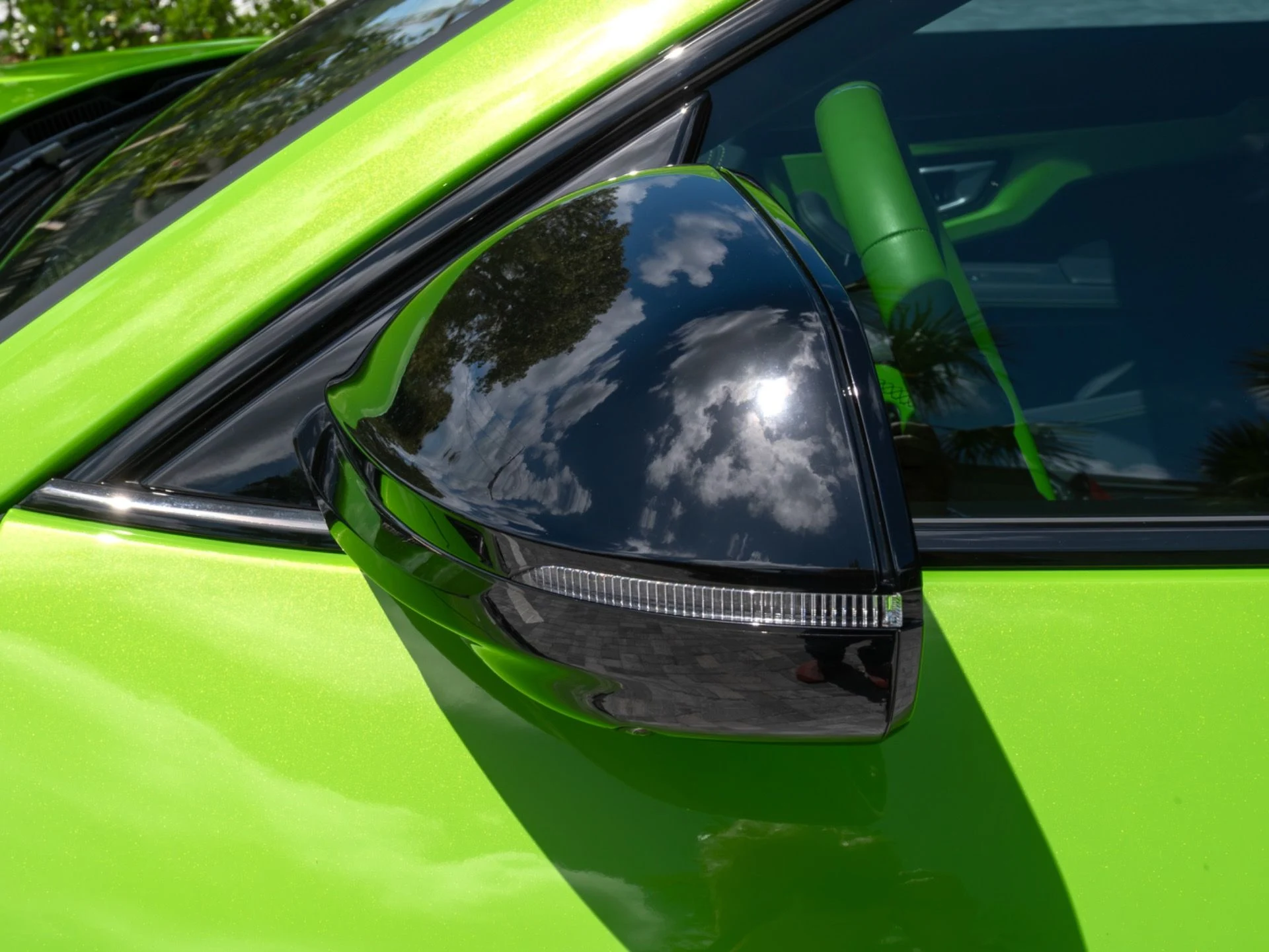 mph074_74965011_Used_2024_Lamborghini_Urus_S_1775489551_a2fd4106f5