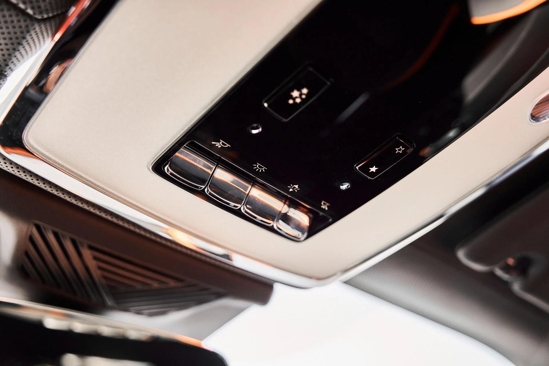 mph074_799440883_Used_2025_Rolls_Royce_Spectre_Base_1775246607_d6697fc4ed