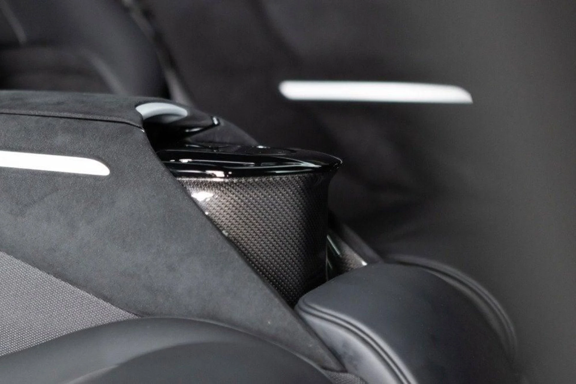 mph075_1036982694_Used_2025_Ferrari_Purosangue_1777382846_50ae36f857