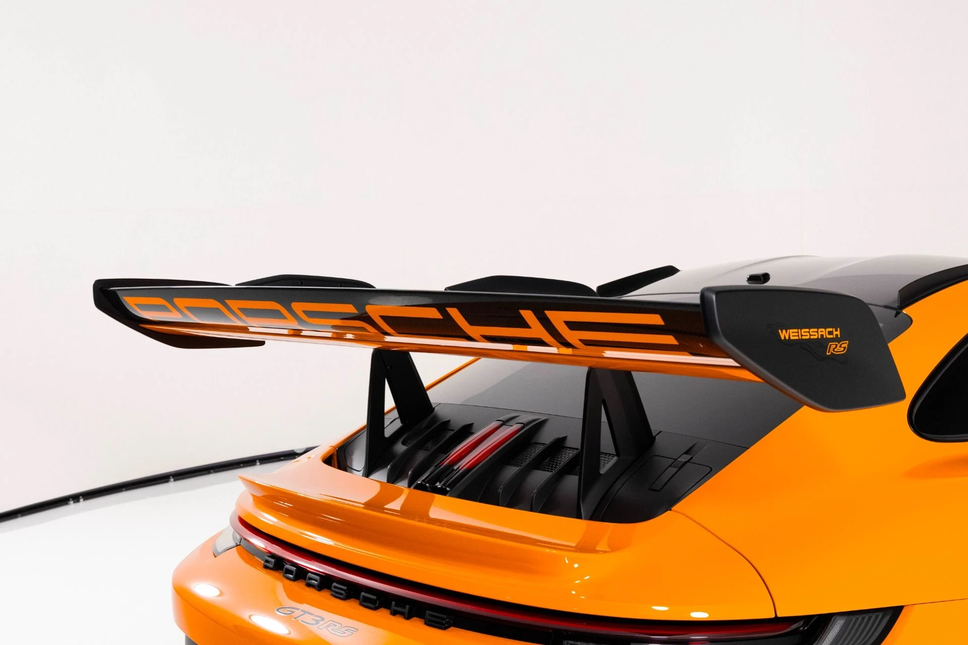 mph075_1187044162_Used_2024_Porsche_911_GT_3_RS_1760133627_aa64d77190