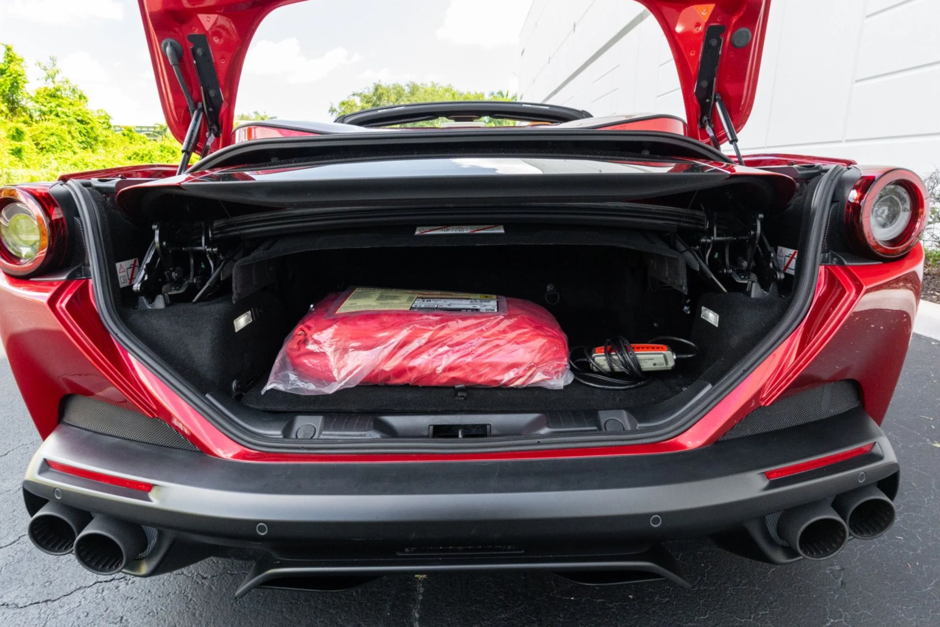 mph075_1229707084_Used_2019_Ferrari_Portofino_1779385815_2b26618266