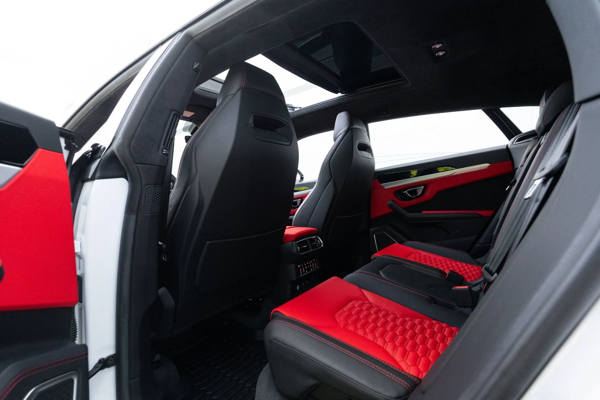 mph075_1243744337_Used_2022_Lamborghini_Urus_1778780626_f642596200