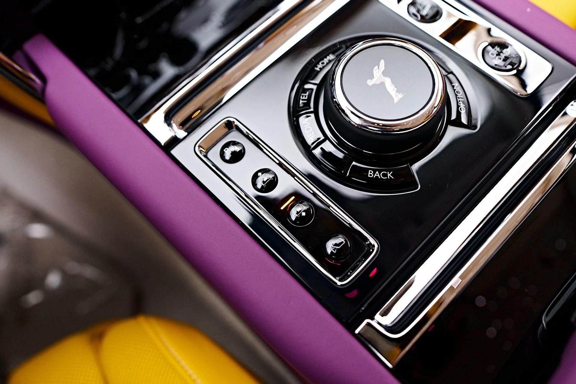 mph075_1308687686_Used_2025_Rolls_Royce_Cullinan_Base_1736646133_08155261c2