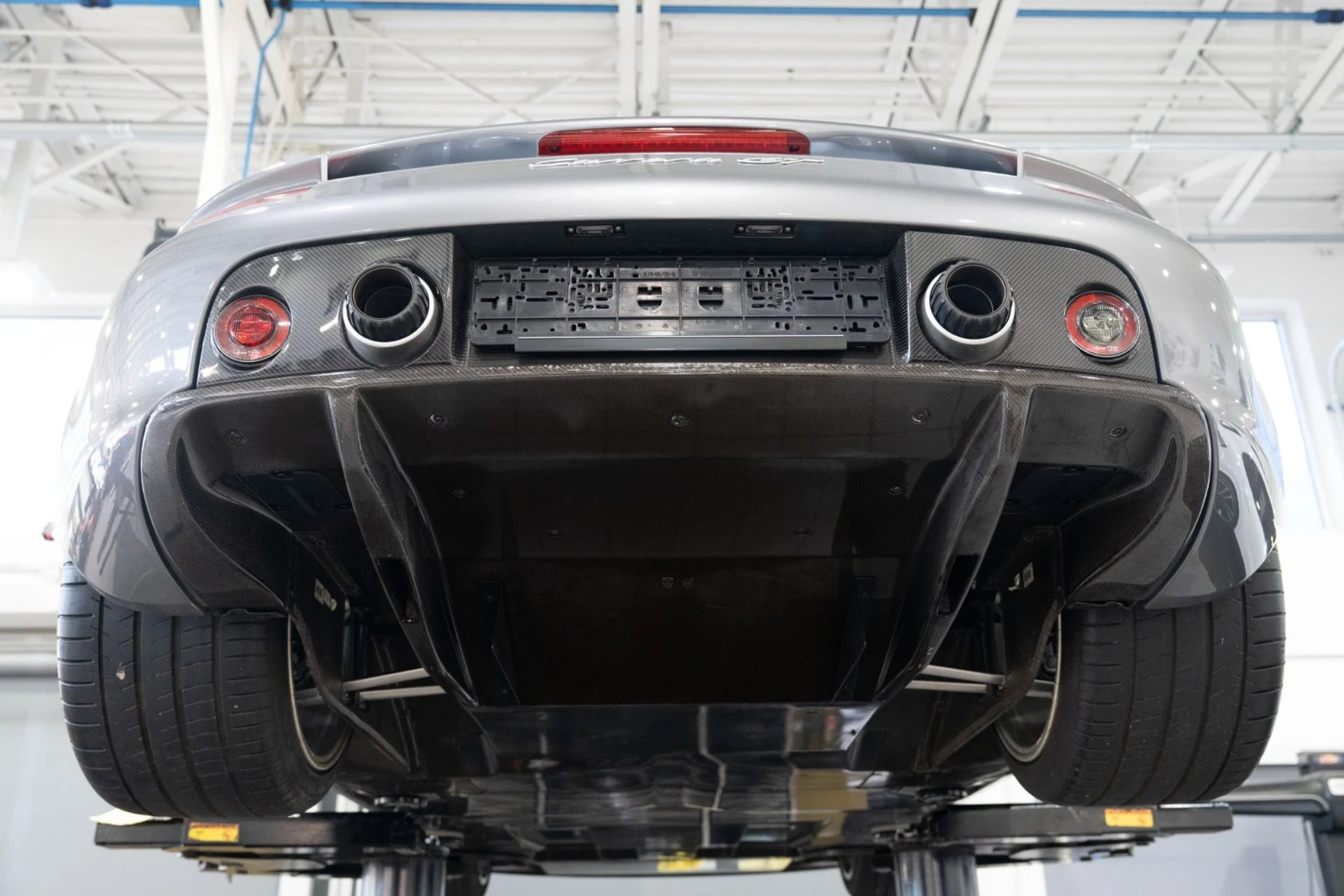 mph075_135068696_Used_2004_Porsche_Carrera_GT_1793121965_eb12ecb8b0