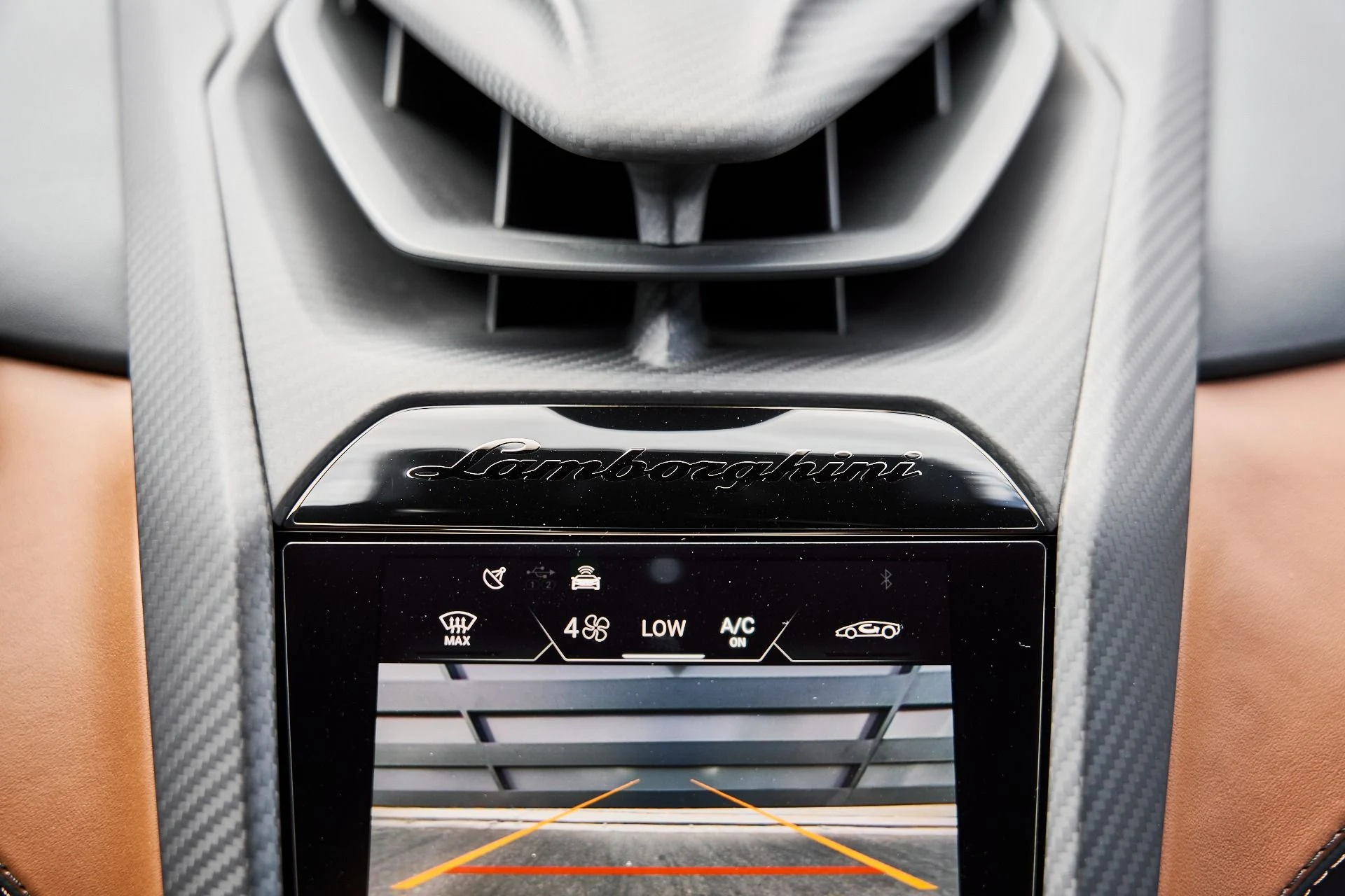 mph075_1354156268_Used_2025_Lamborghini_Revuelto_Base_1777078206_8a94630adf