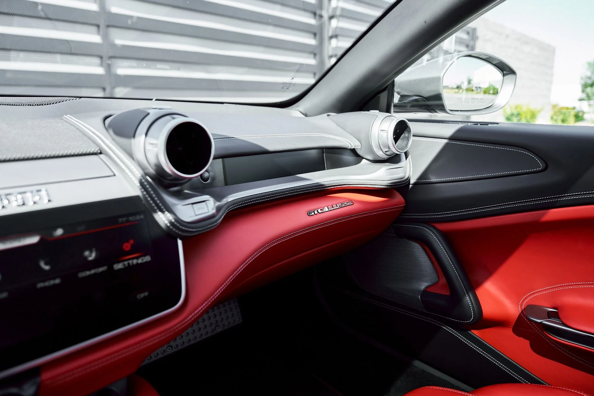 mph075_1487915107_Used_2020_Ferrari_GTC_4_Lusso_V12_1773162370_d20ccb3fbc