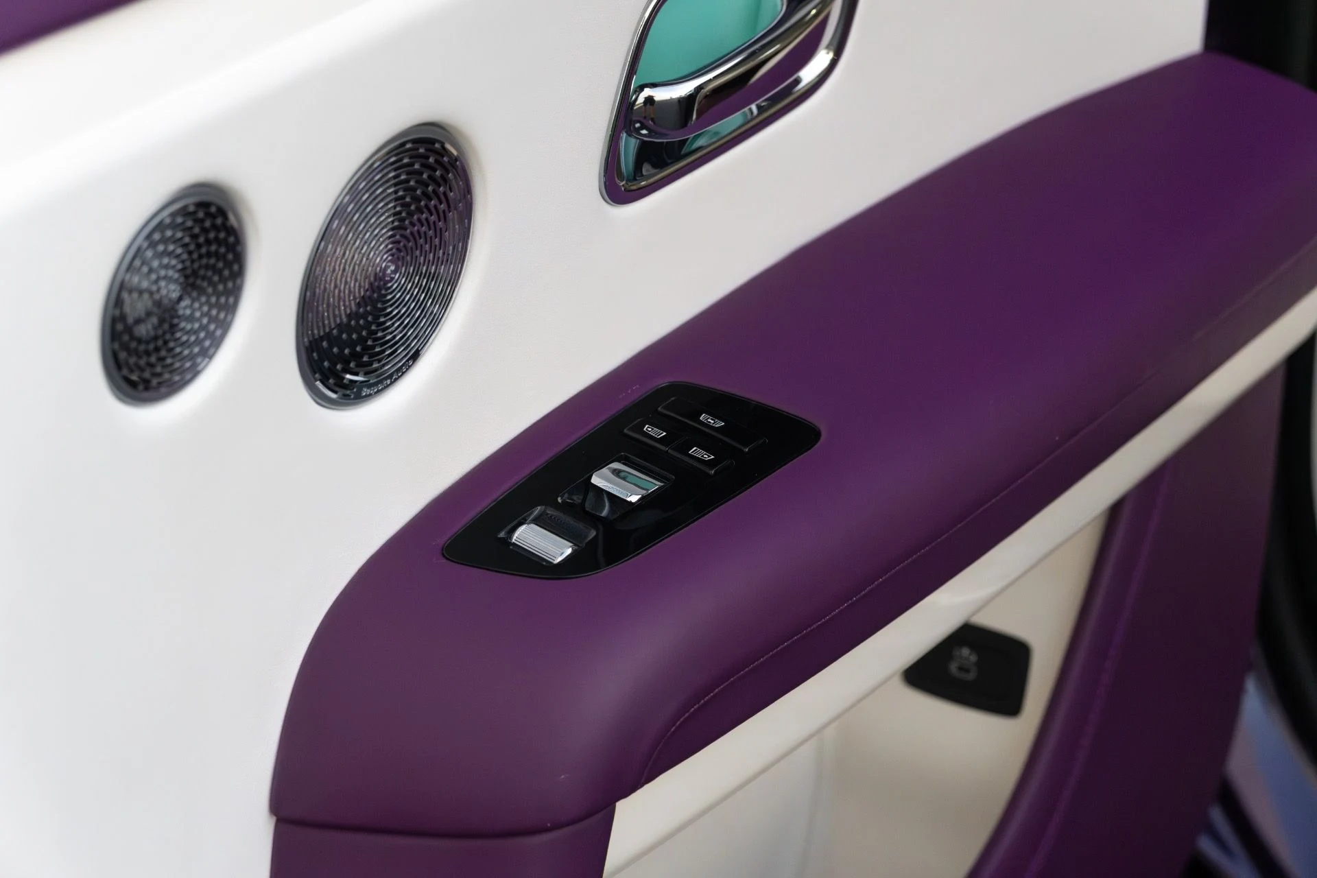 mph075_1608388492_Used_2021_Rolls_Royce_Ghost_1762913749_8fce2895d4