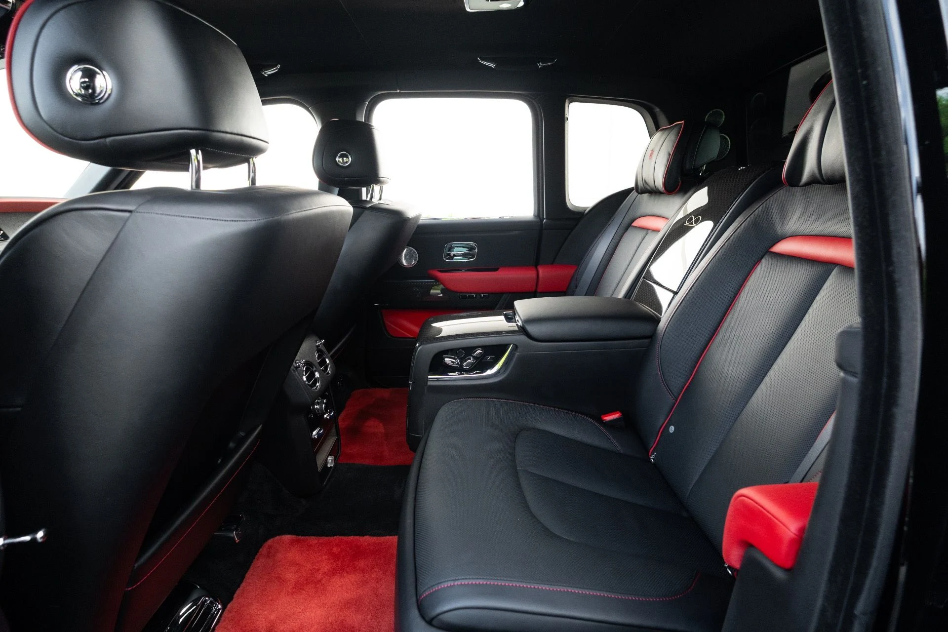 mph075_1634917945_Used_2022_Rolls_Royce_Black_Badge_Cullinan_1776130970_9e97754cc8