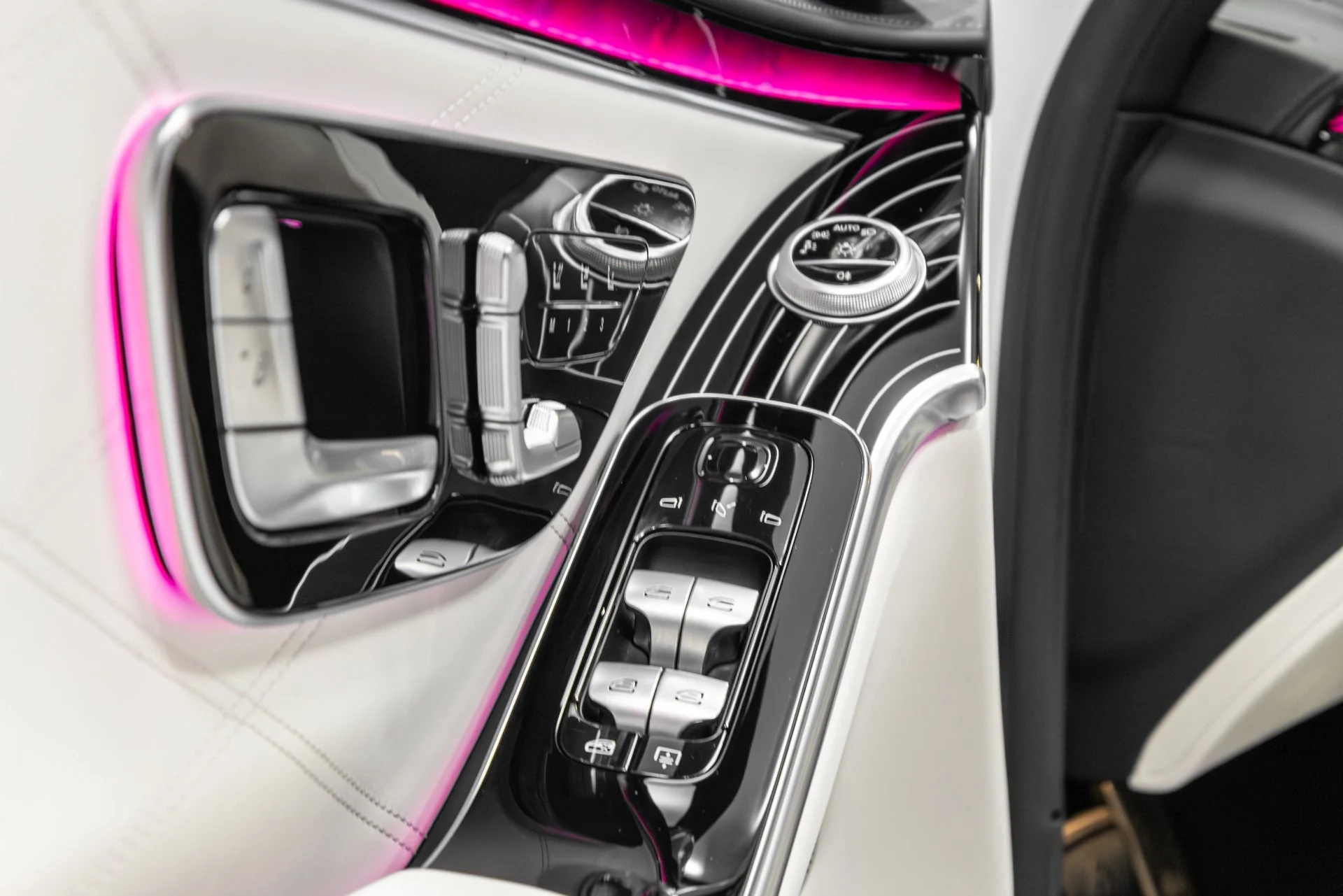 mph075_1645857647_Used_2024_Mercedes_Benz_S_Class_Maybach_S_680_4_MATIC_1766187081_e76e91bd78