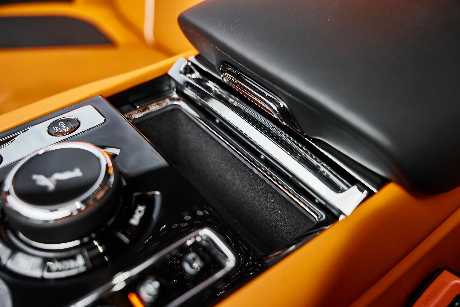 mph075_1736107449_Used_2025_Rolls_Royce_Cullinan_Base_1770950935_65acfb6724