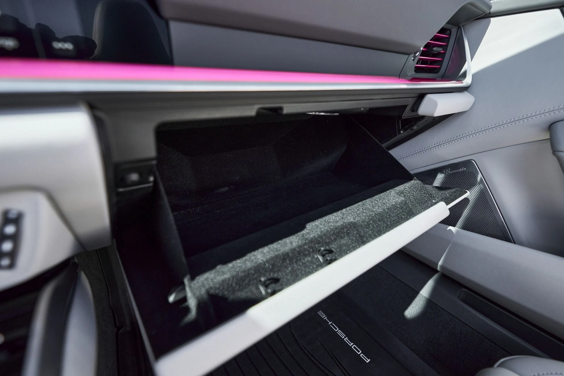 mph075_1753409732_Used_2023_Porsche_911_Turbo_1762568224_0b79969d6c