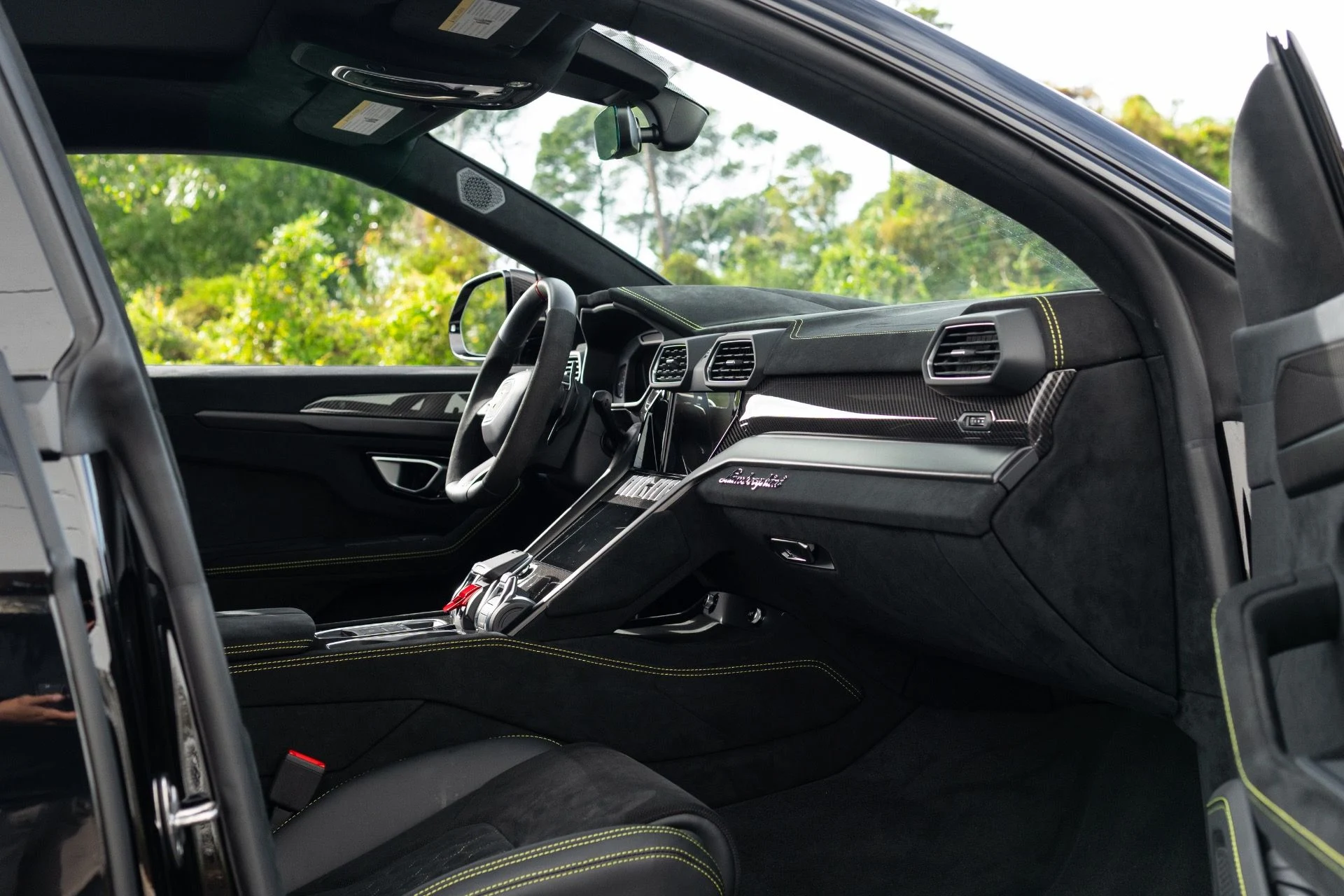 mph075_194410460_Used_2024_Lamborghini_Urus_Performante_1774062617_a3446bf184