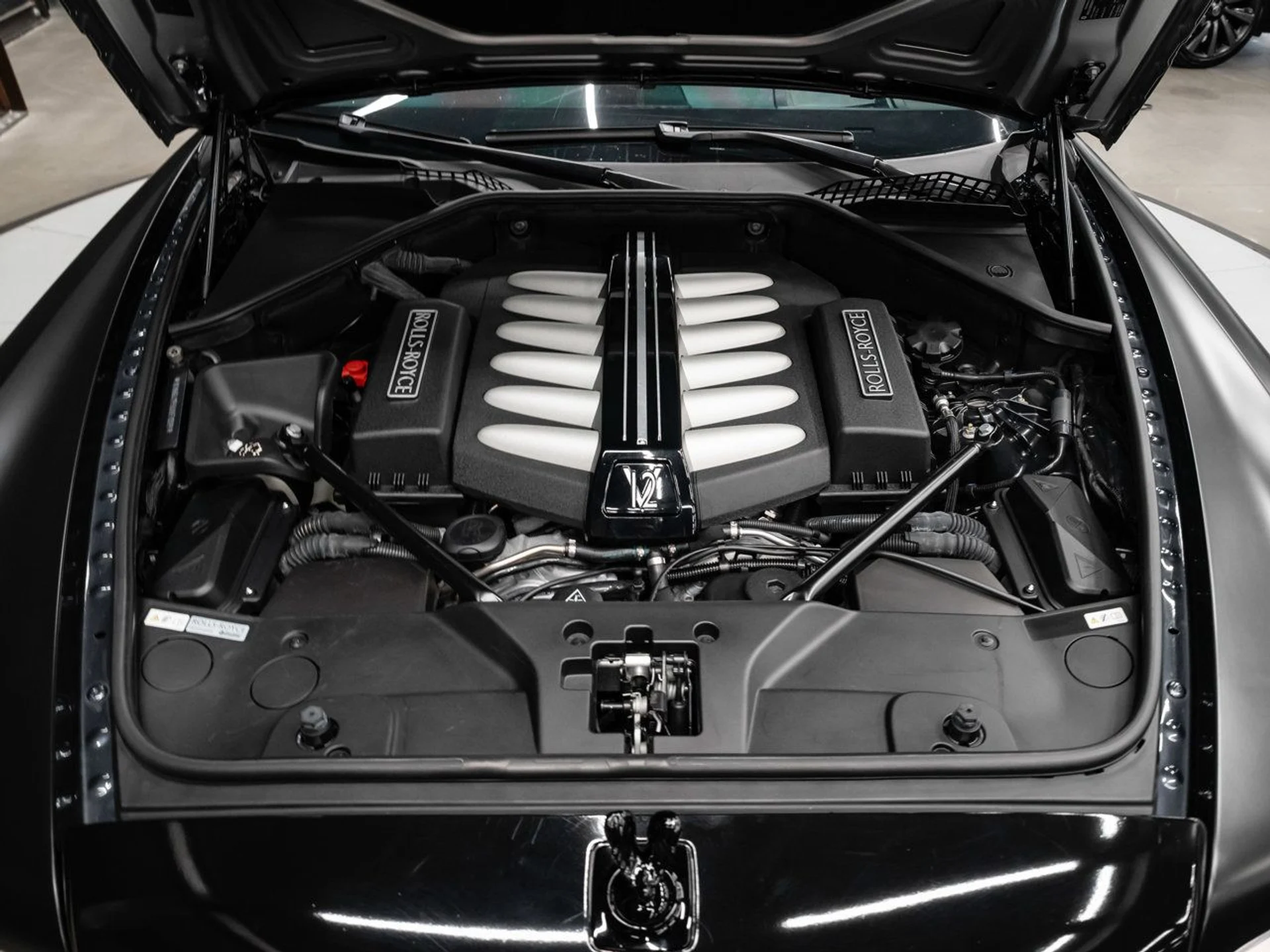 mph075_1964762242_rolls_royce_ghost_2012_299b03e1ea