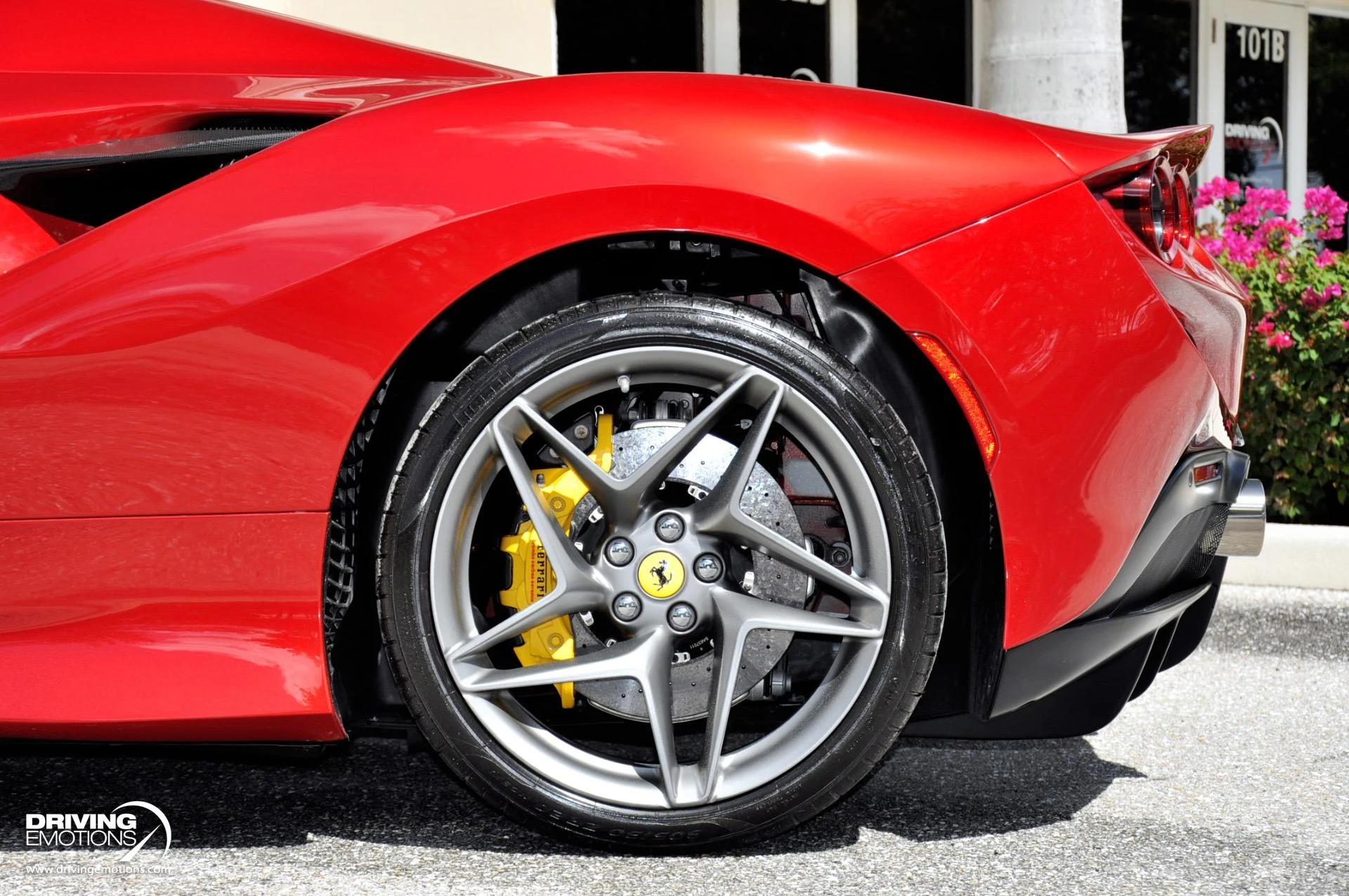 mph075_1987208081_896_p76_l_7db68889b9