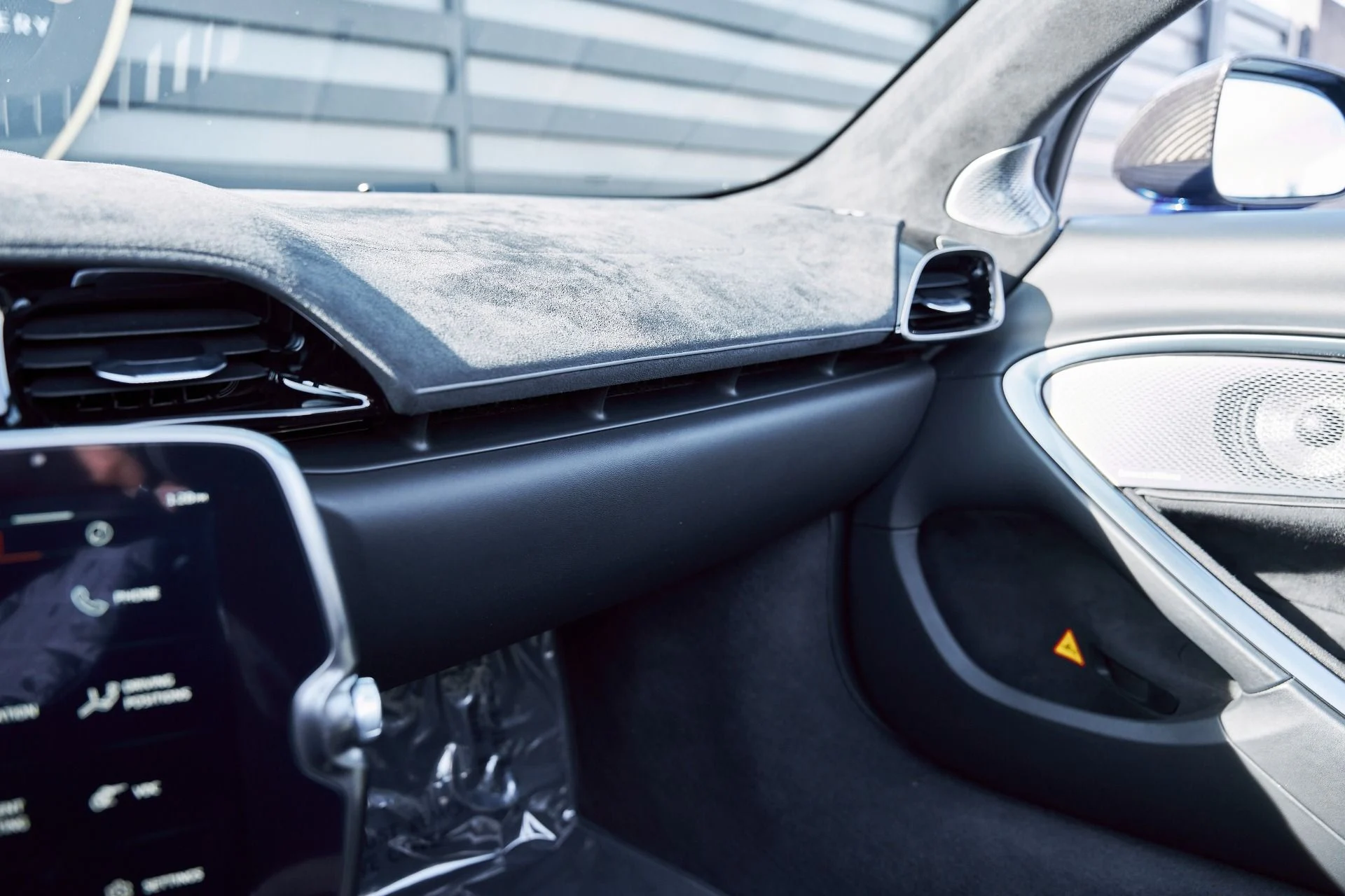 mph075_2162181190_Used_2025_Mc_Laren_Artura_1769567724_0b2cb2a5f6