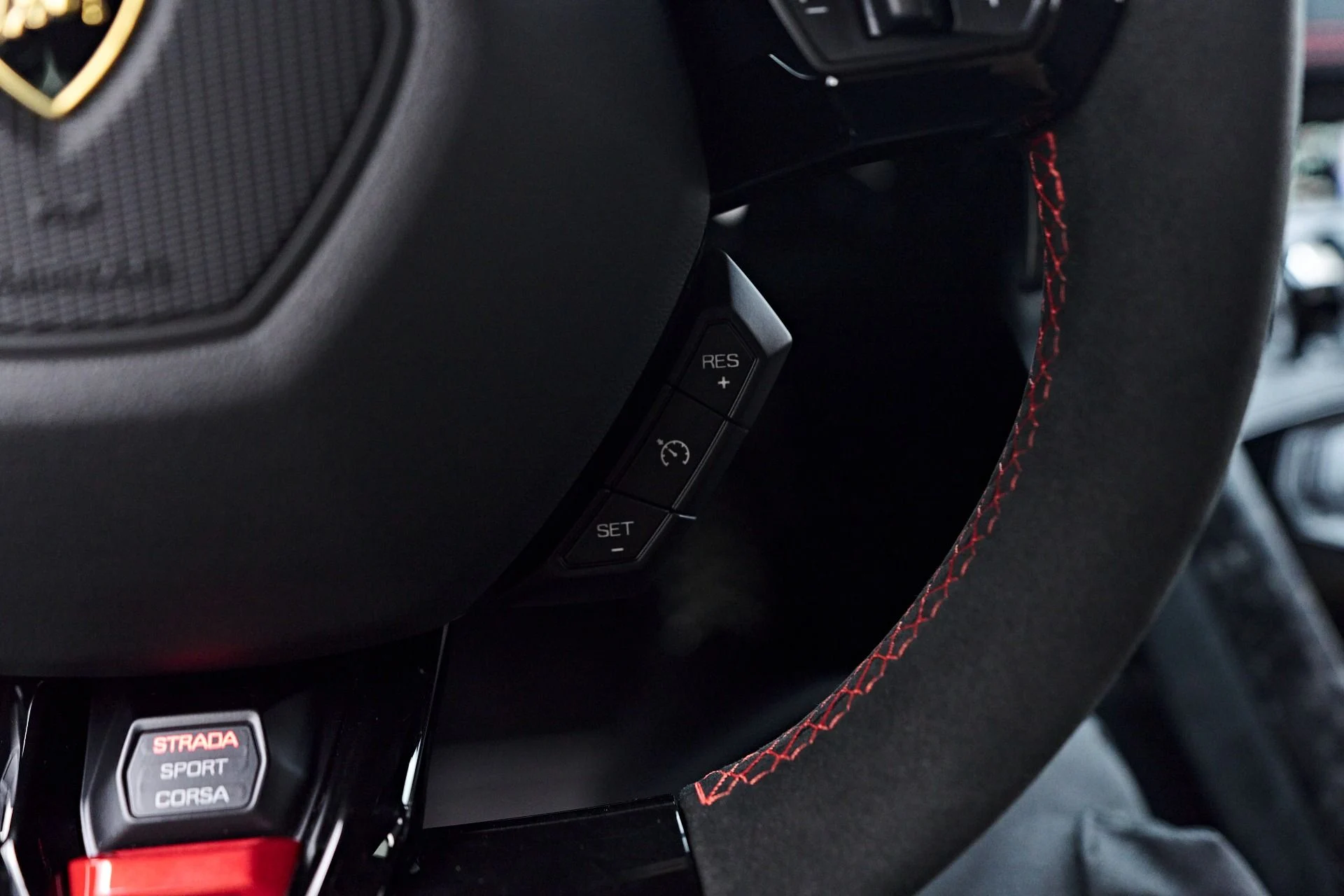 mph075_2249988080_Used_2018_Lamborghini_Huracan_Performante_1761069228_f5e8d588bb