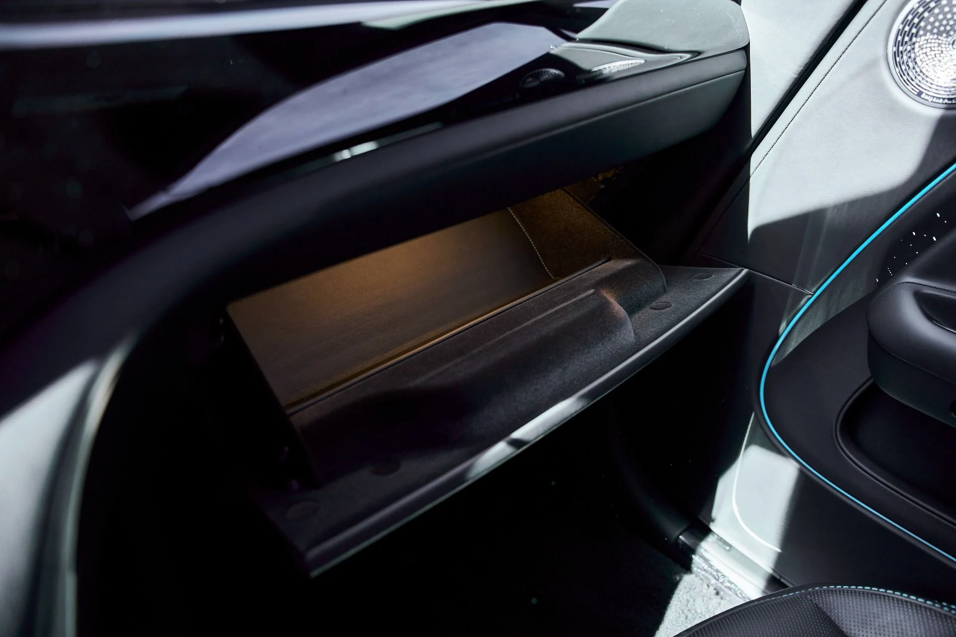 mph075_2311155402_Used_2025_Rolls_Royce_Spectre_Base_1771642494_c92d17ce66