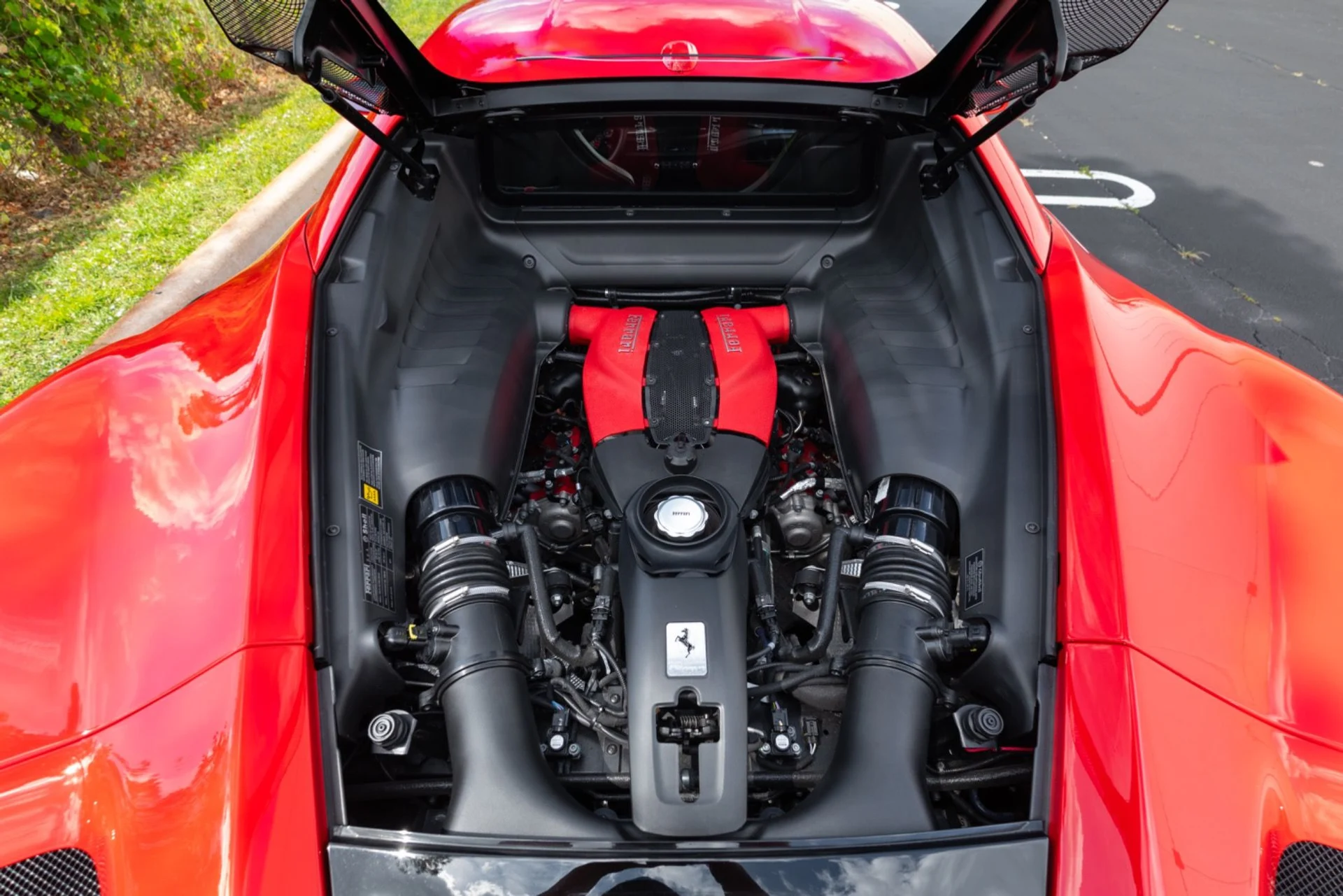 mph075_2406012100_Used_2022_Ferrari_F8_Tributo_1777610144_a2b51e6230