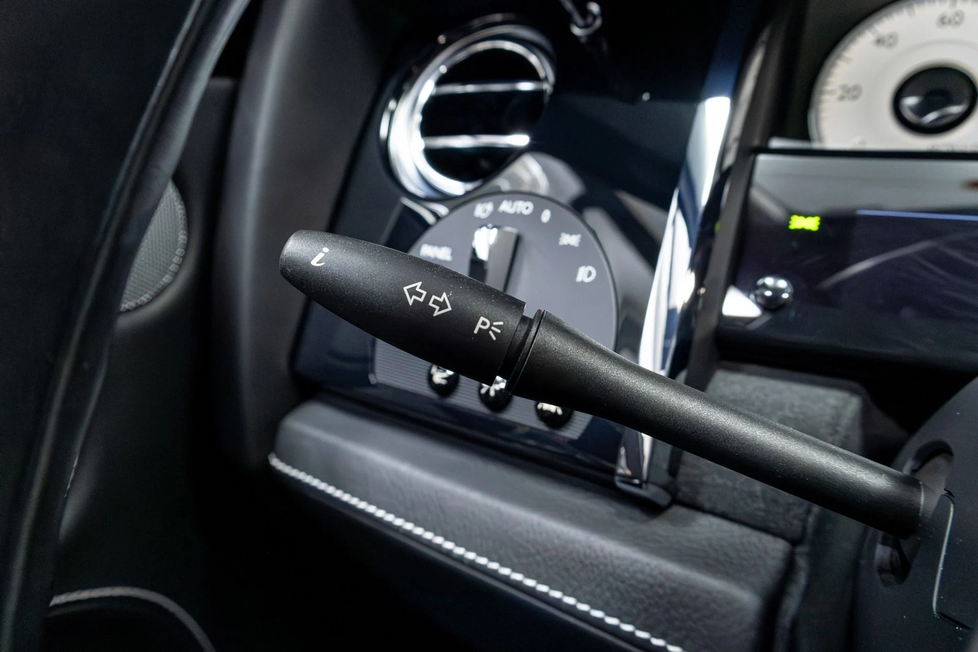 mph075_2435970755_Used_2016_Rolls_Royce_Ghost_1775019332_74abccd424