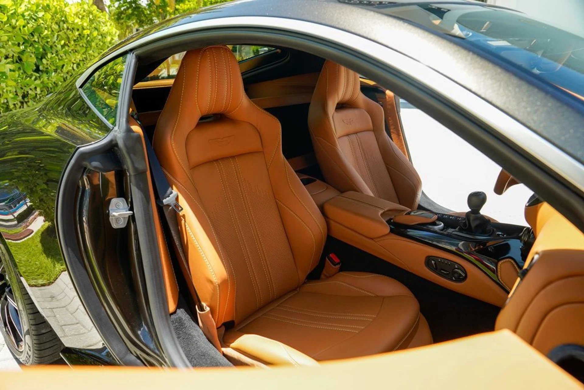 mph075_2441158283_used_2021_aston_martin_vantage_coupemanual_14354_22900621_76_1024_4493c9371c