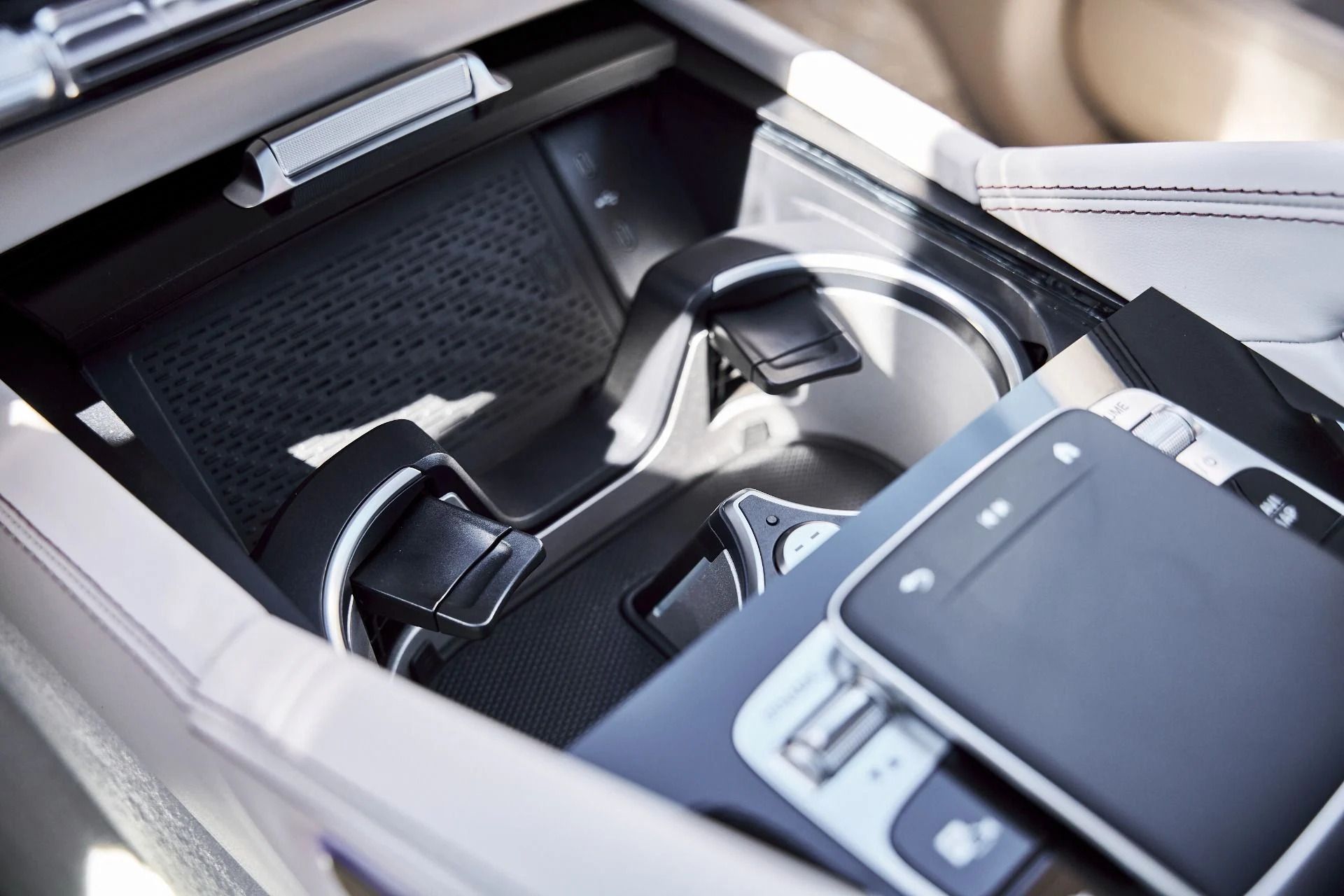 mph075_2449806560_Used_2026_Mercedes_Benz_GLS_Maybach_GLS_600_1777074179_7940aad91d