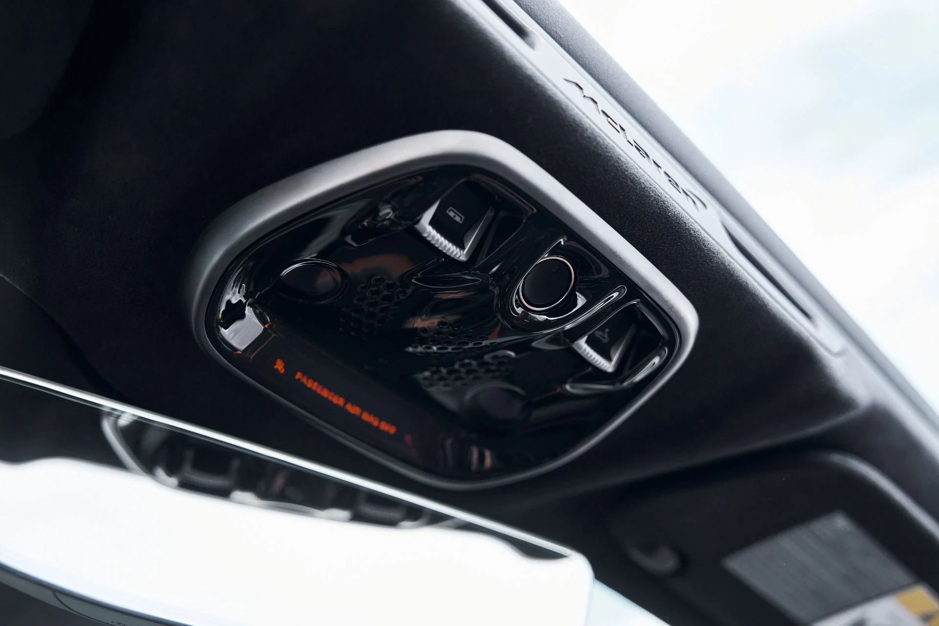 mph075_246862286_Used_2025_Mc_Laren_Artura_1769221597_4c4b81232f