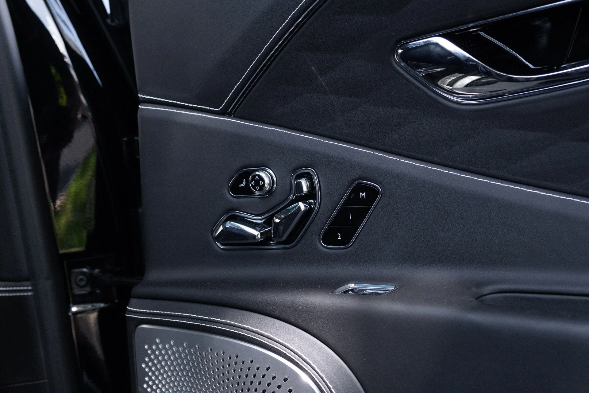 mph075_2580575850_Used_2020_Bentley_Flying_Spur_W12_1780979756_2fa795b657