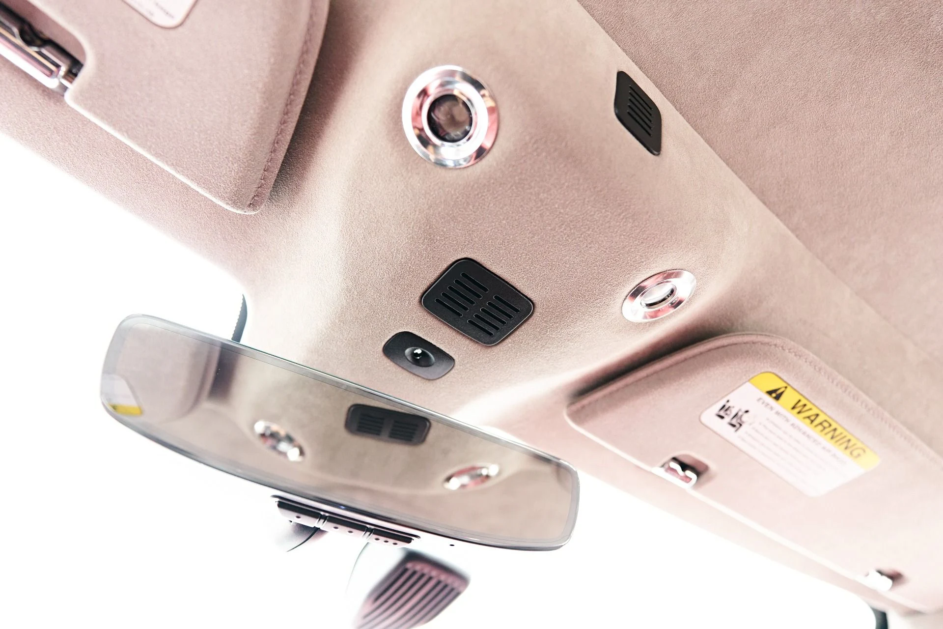 mph075_2769877391_Used_2021_Aston_Martin_DBS_Superleggera_1700952129_a25a1b460b