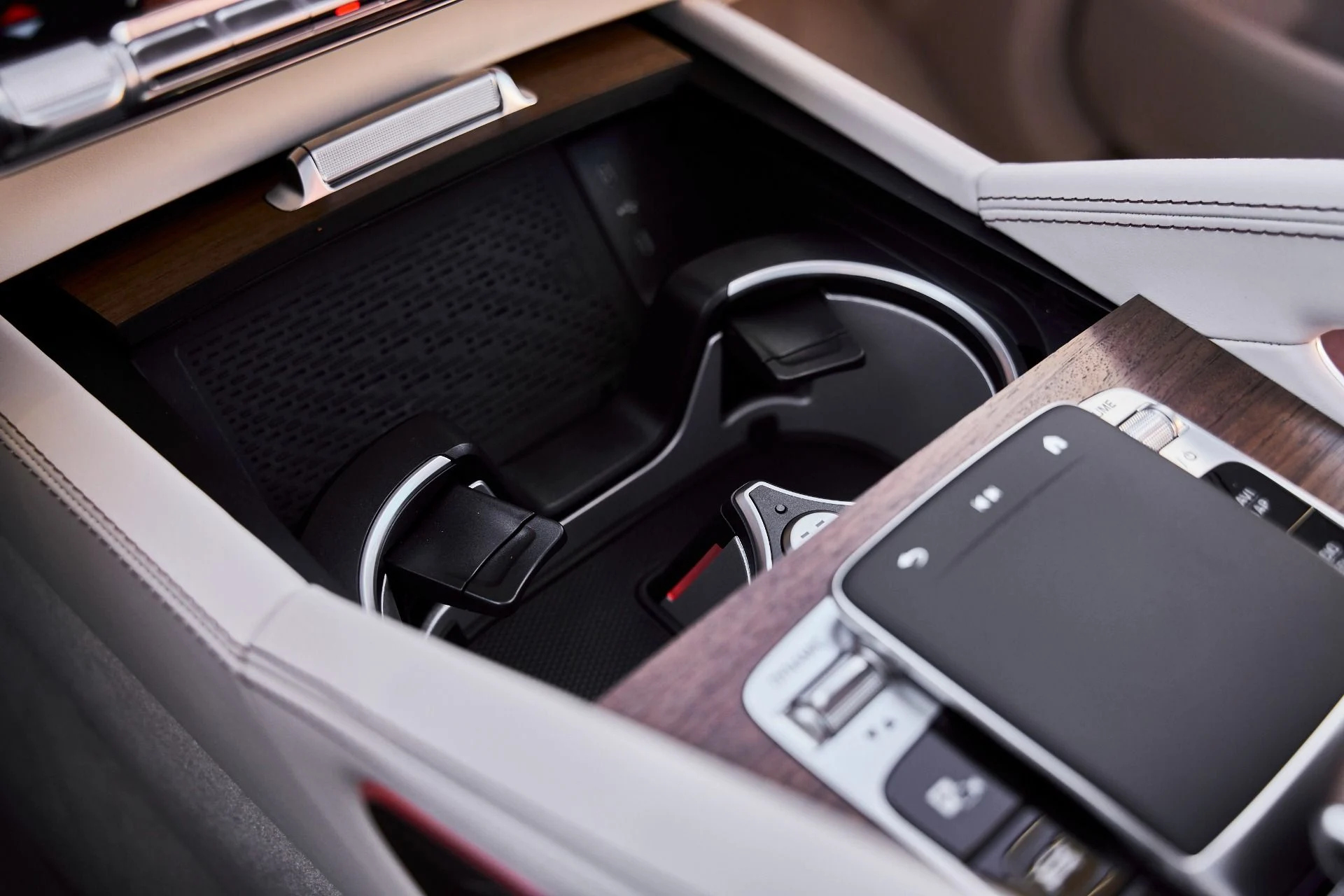 mph075_279080408_Used_2026_Mercedes_Benz_GLS_Maybach_GLS_600_1772593289_3ccdbdd227