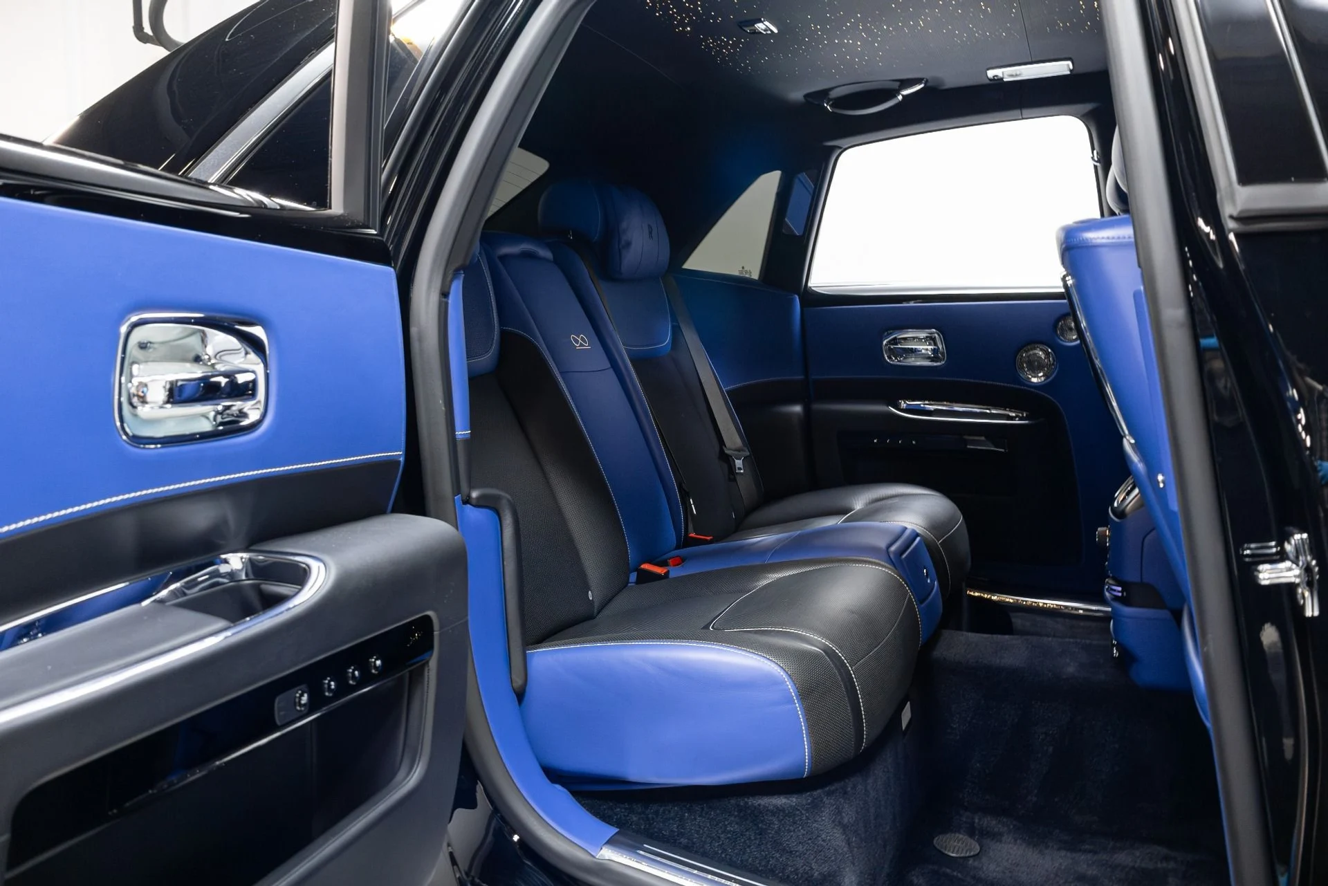 mph075_2817797174_Used_2017_Rolls_Royce_Ghost_Black_Badge_1764012368_6ffe20d3e0