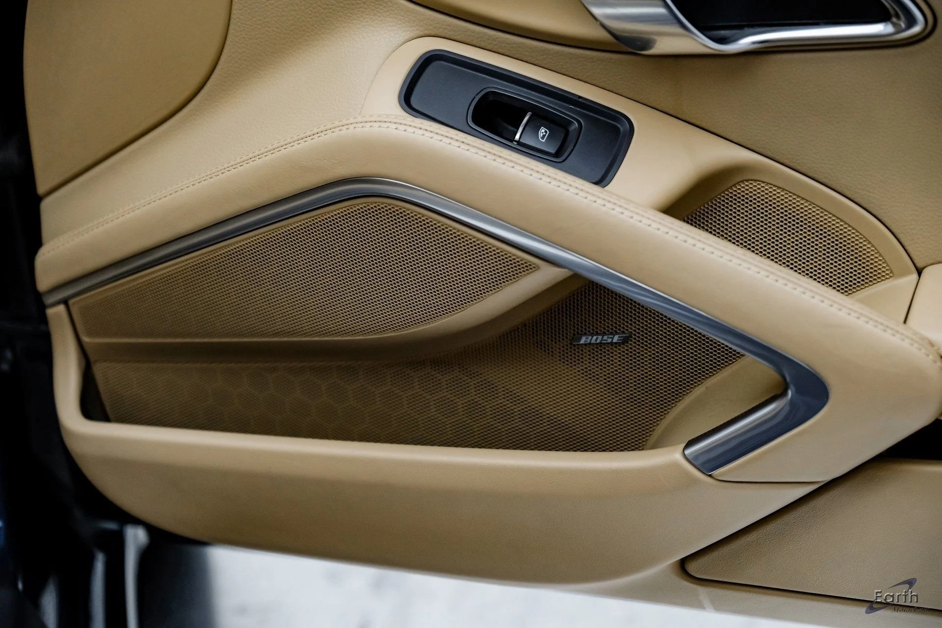 mph075_2950930617_048ca9544a04b2bdbc76d455c5e9af6bx_8e99c54ba0