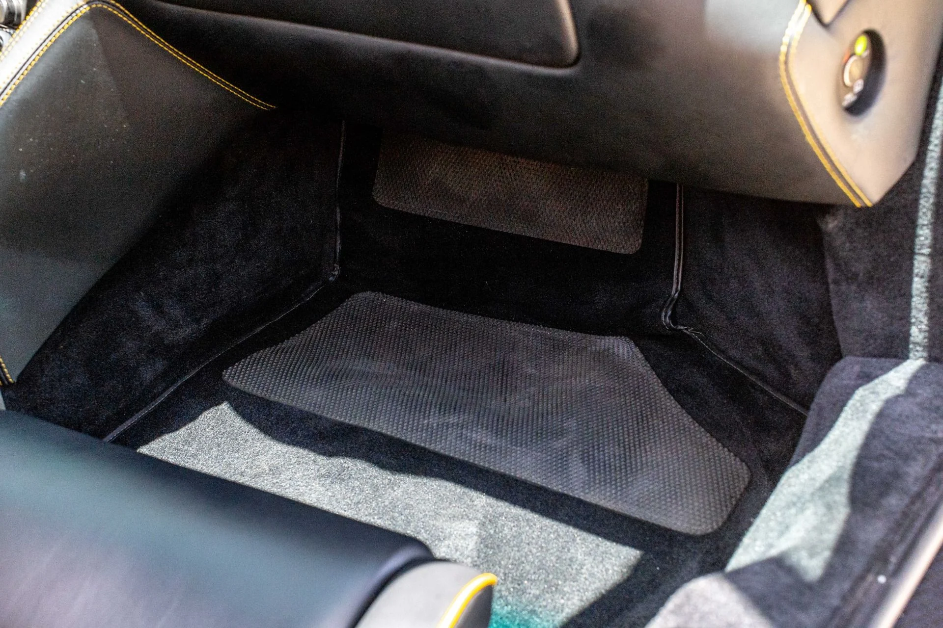 mph075_2964330677_Used_2001_Lamborghini_Diablo_VT_IMMACULATE_CONDITION_W_EXTENSIVE_CARBON_19_K_SERVICE_PERFORMED_1659125254_c490fdb087