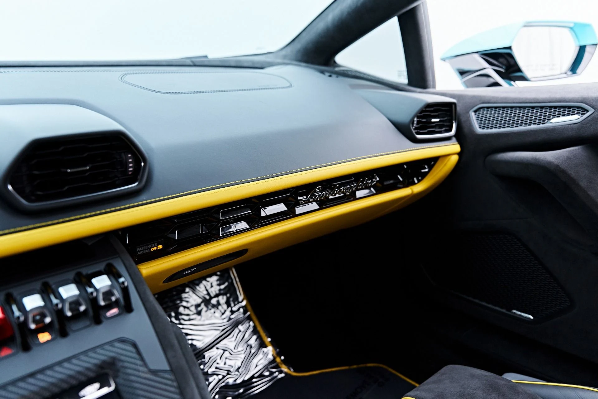 mph075_3044404572_Used_2024_Lamborghini_Huracan_Tecnica_Base_1788455501_6191b4579e