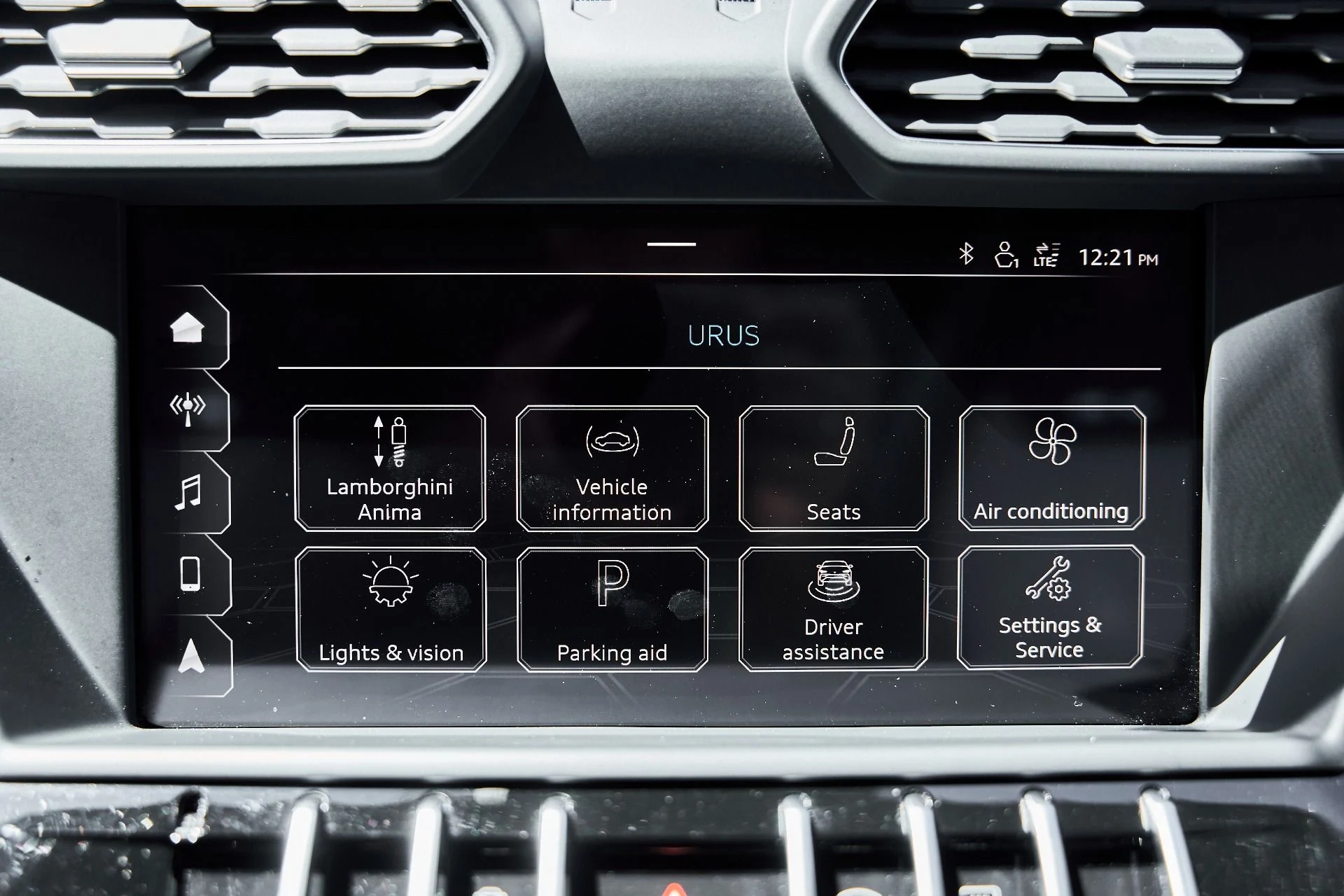 mph075_3222656562_Used_2019_Lamborghini_Urus_Base_1776301934_decd3c635c